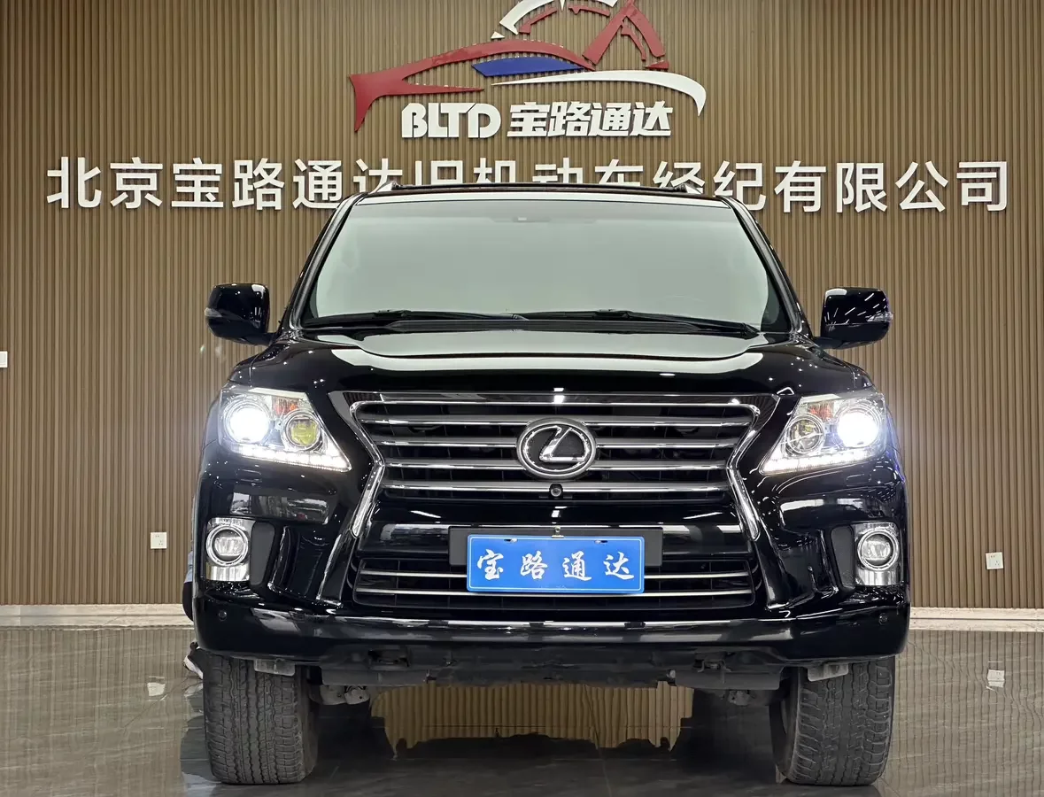 Lexus LX