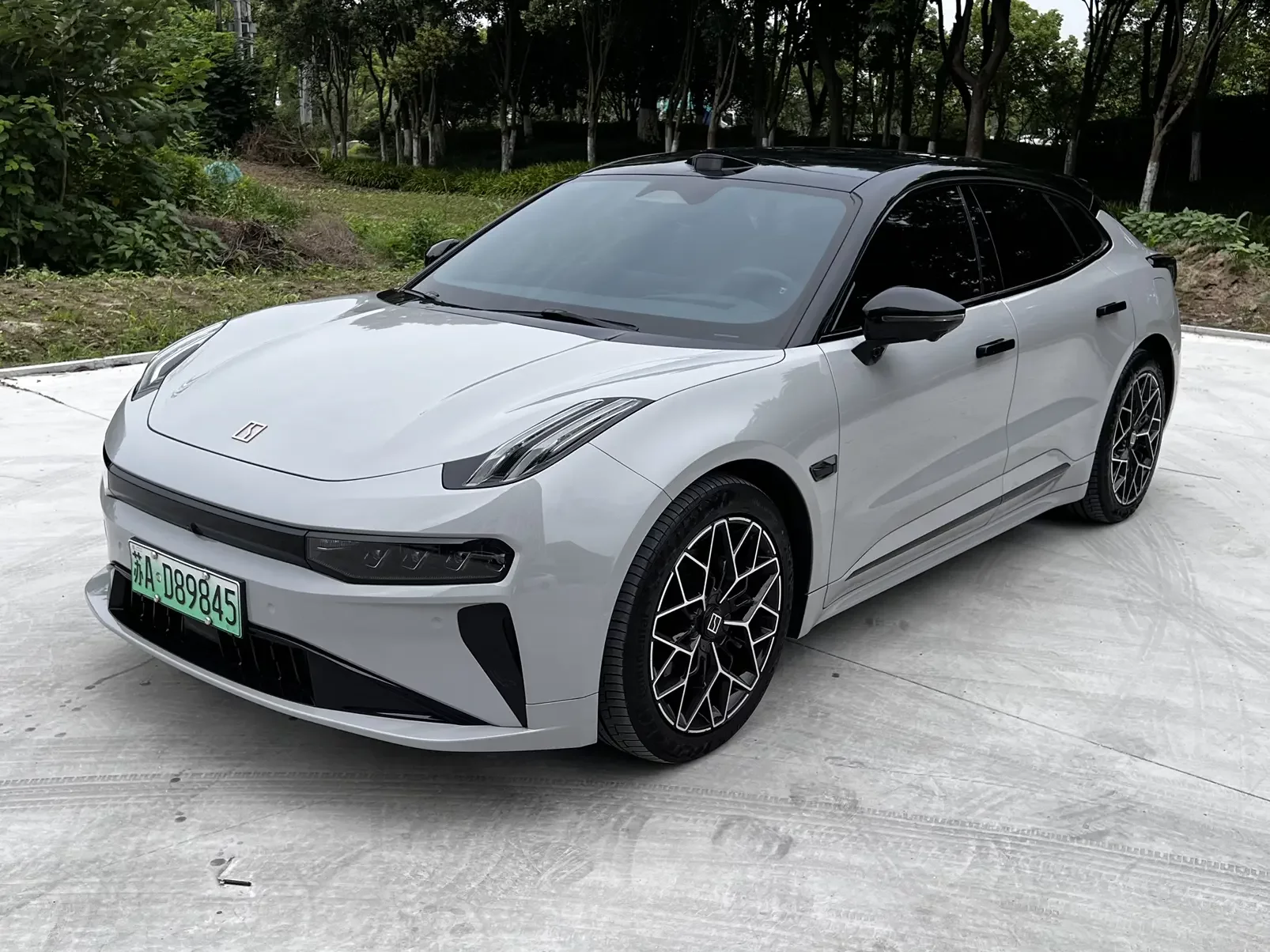 ZEEKR 001