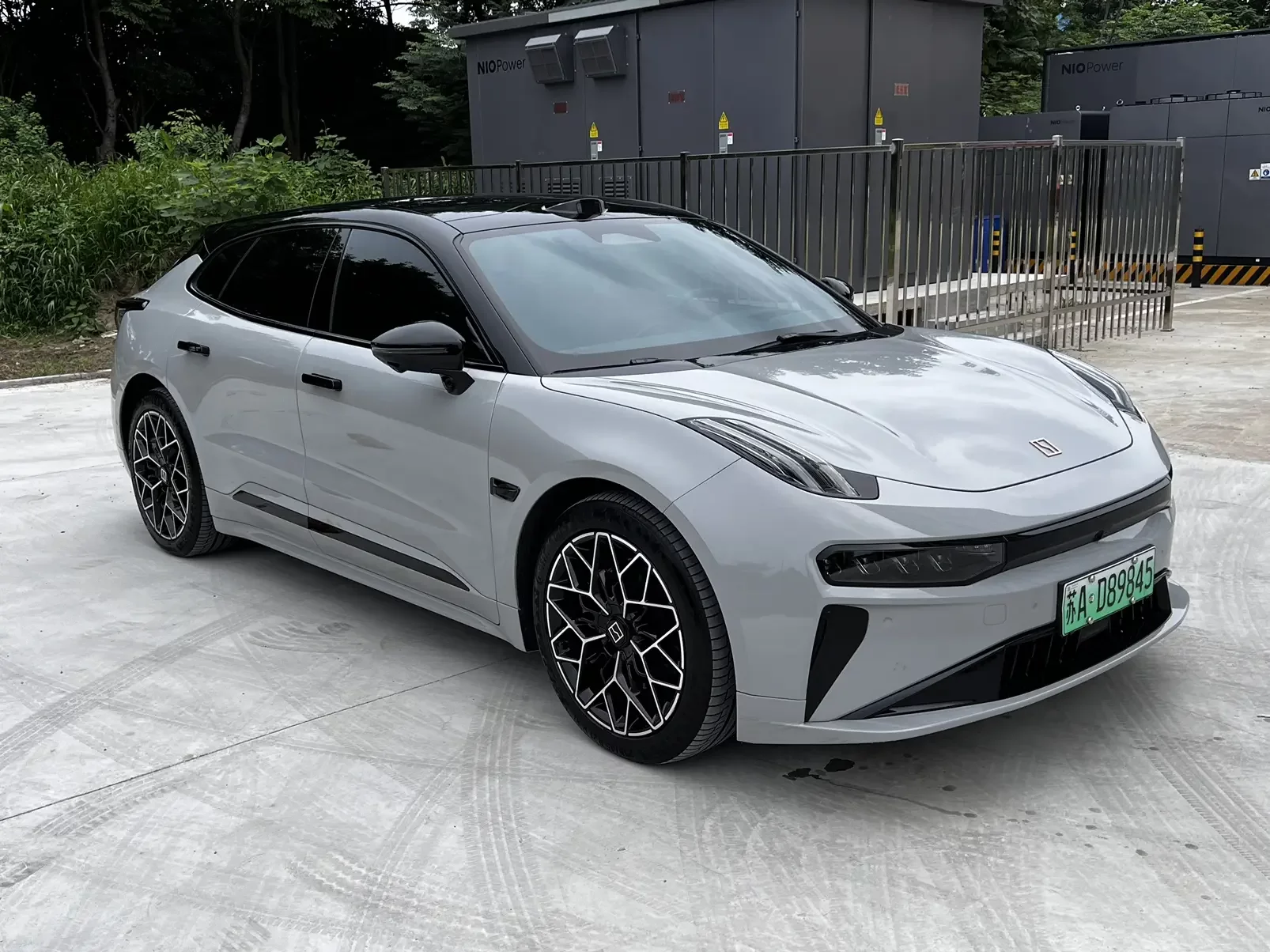 ZEEKR 001