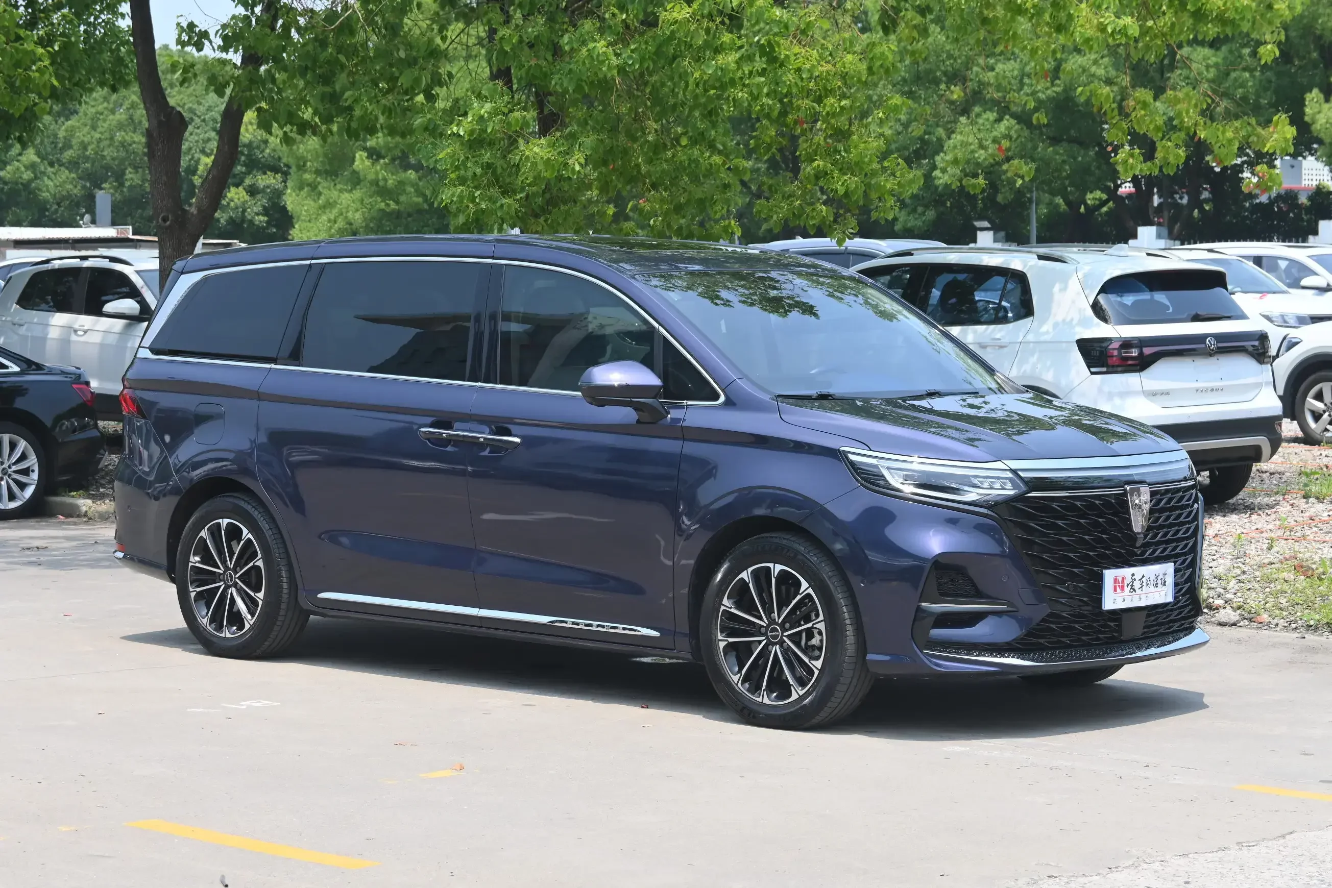 Roewe iMAX8