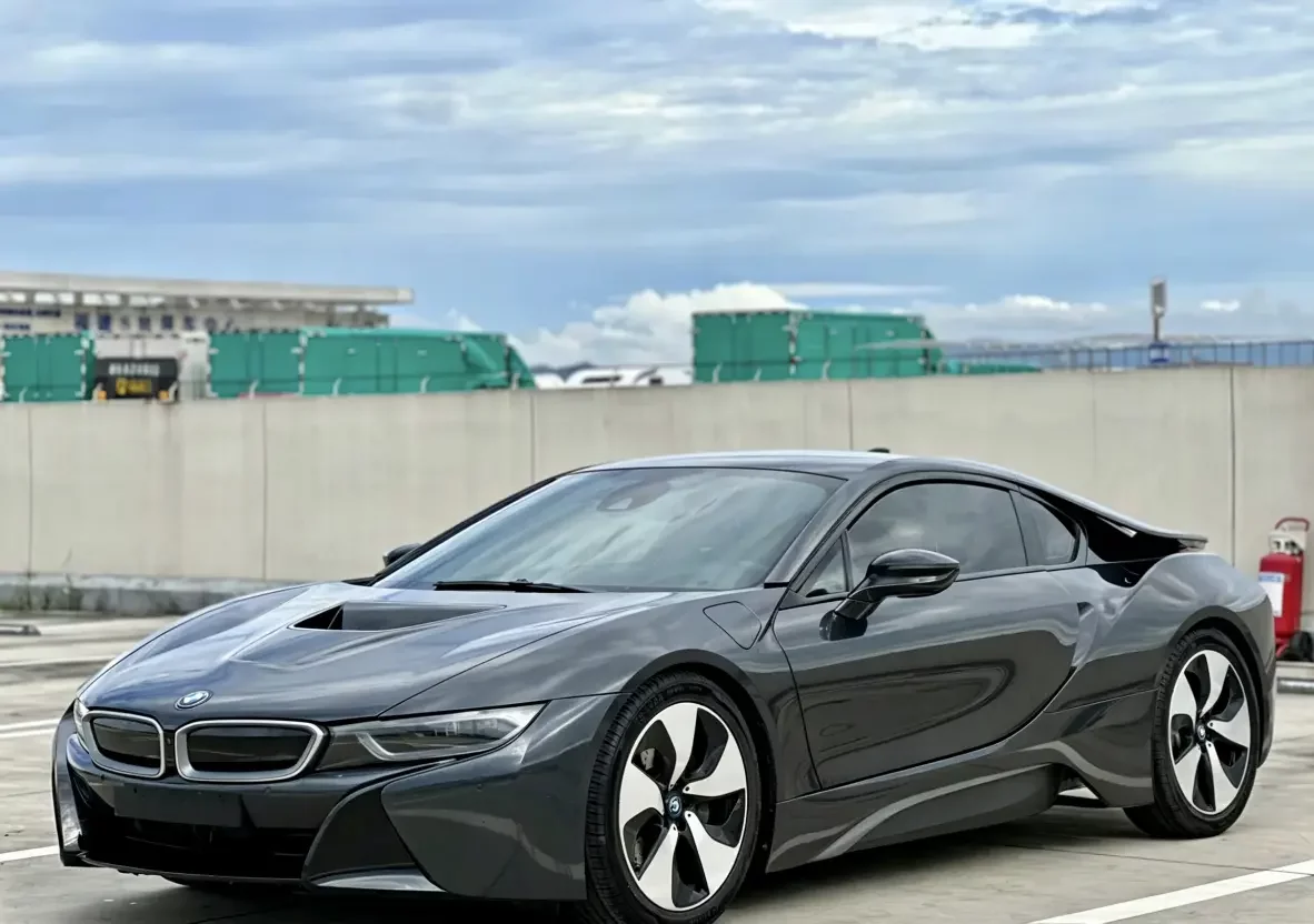 BMW i8