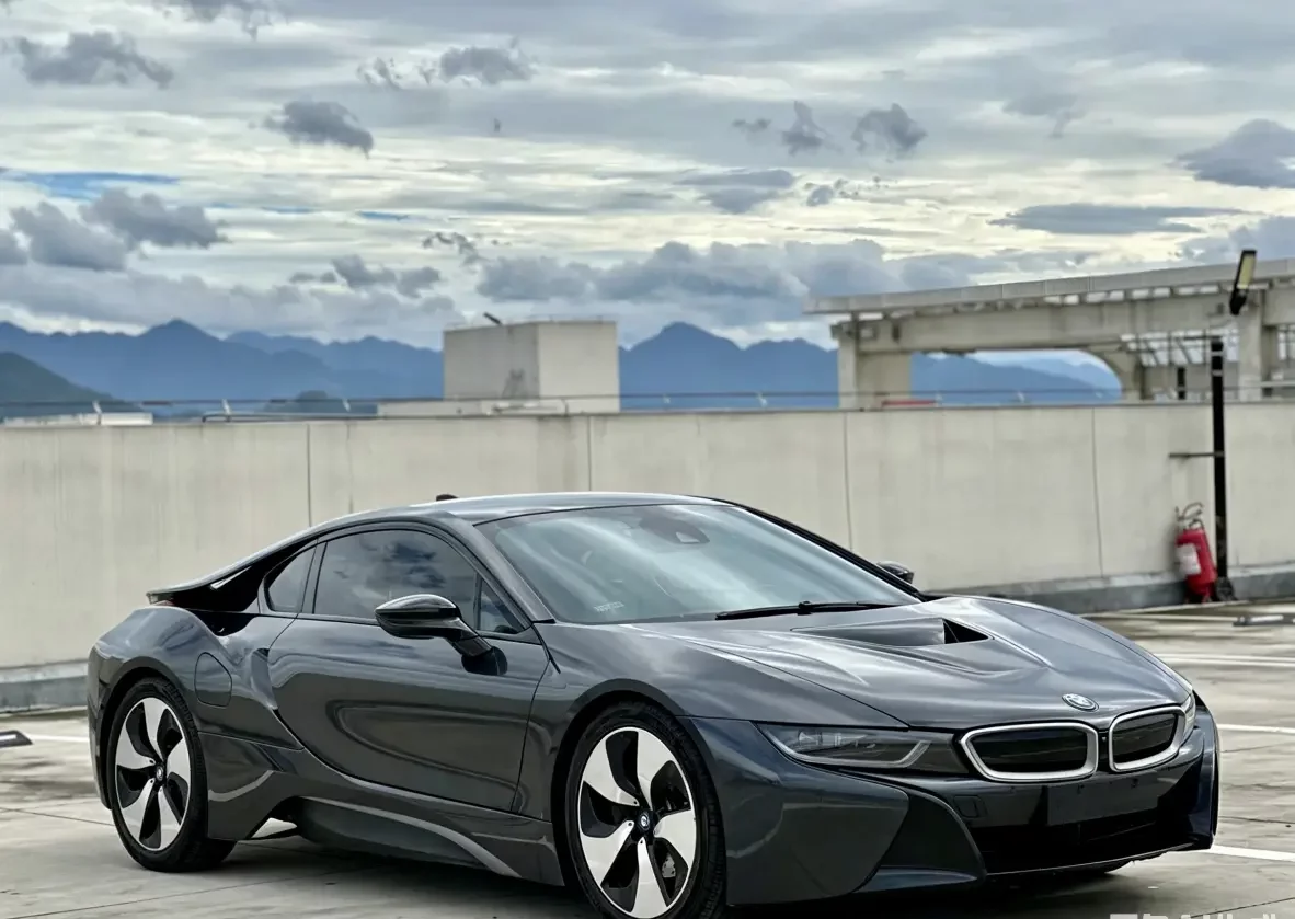 BMW i8