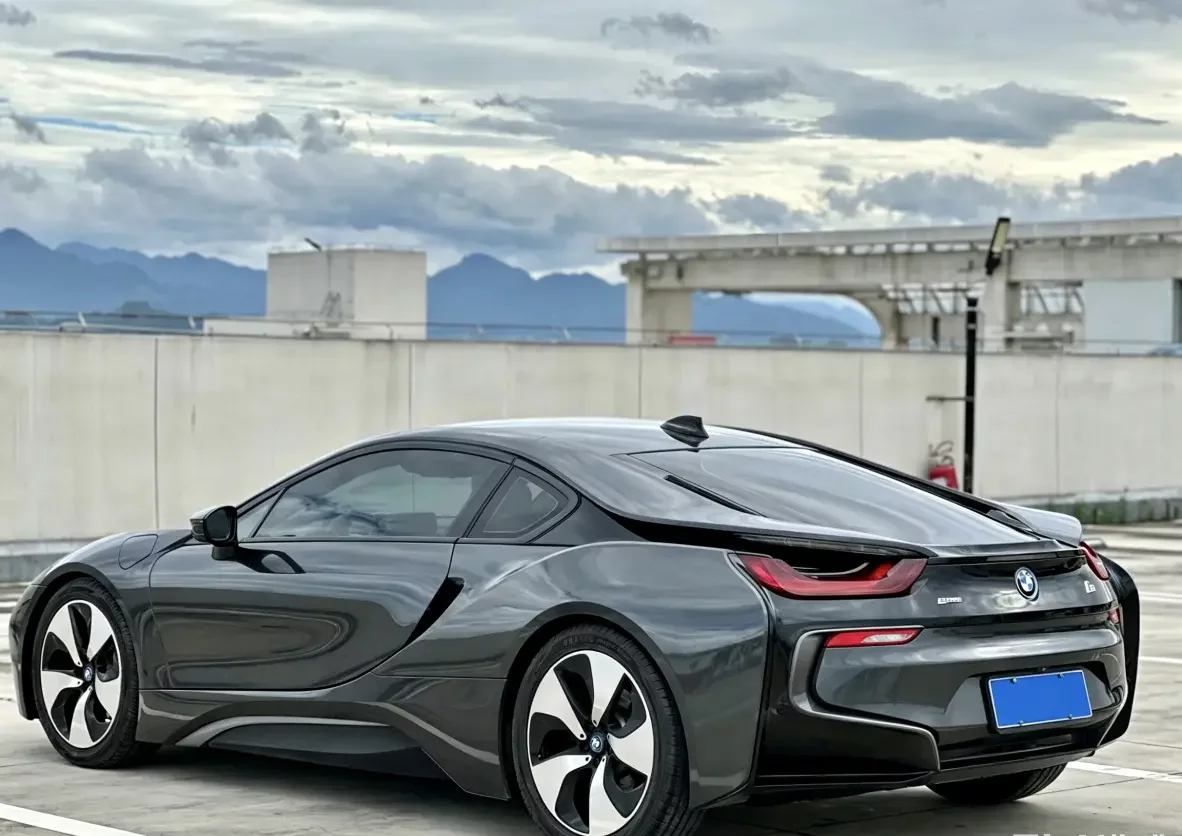 BMW i8