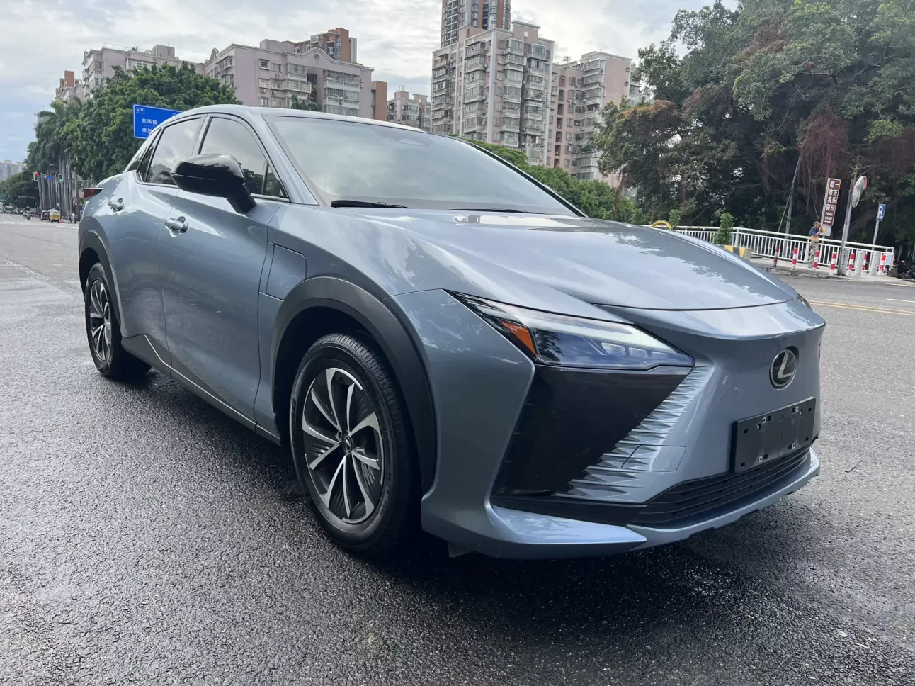 Lexus RZ