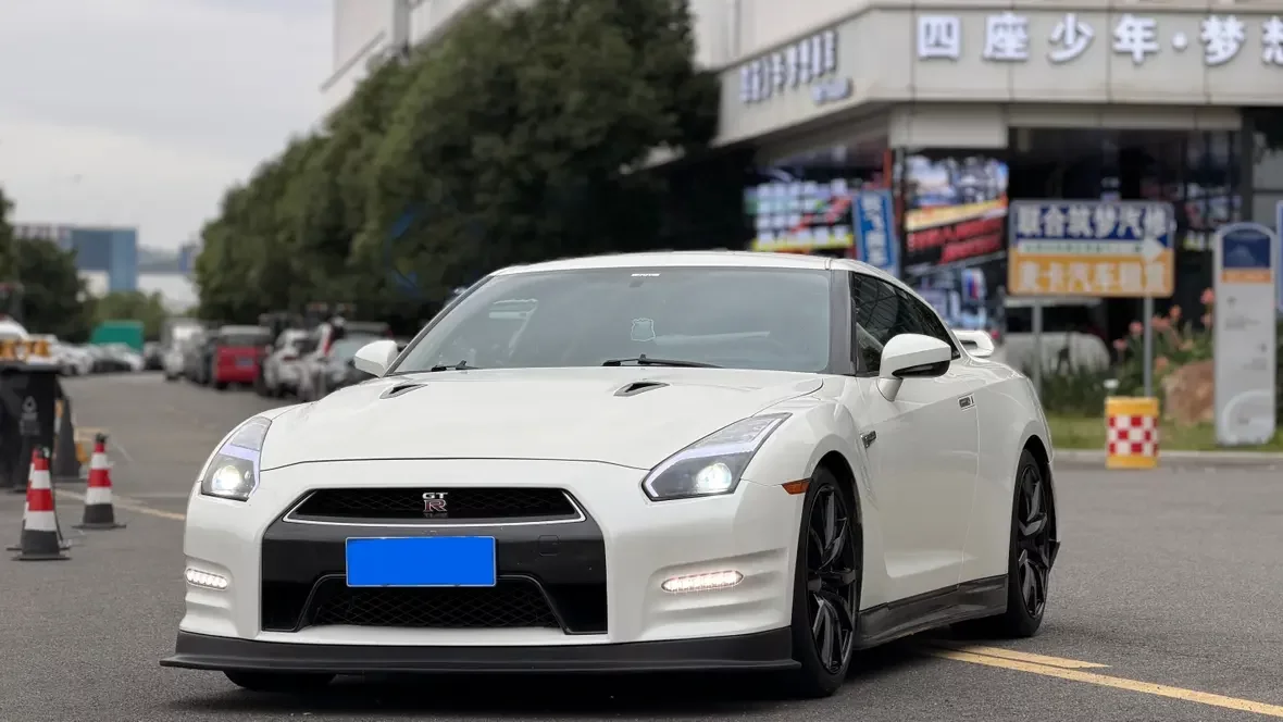 Nissan GT-R