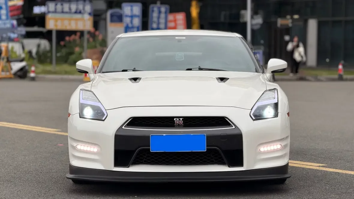 Nissan GT-R