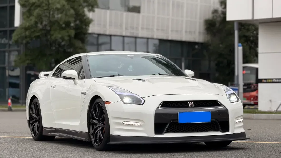 Nissan GT-R