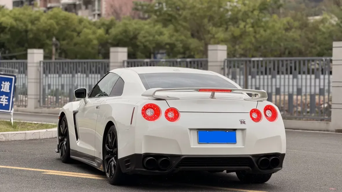 Nissan GT-R