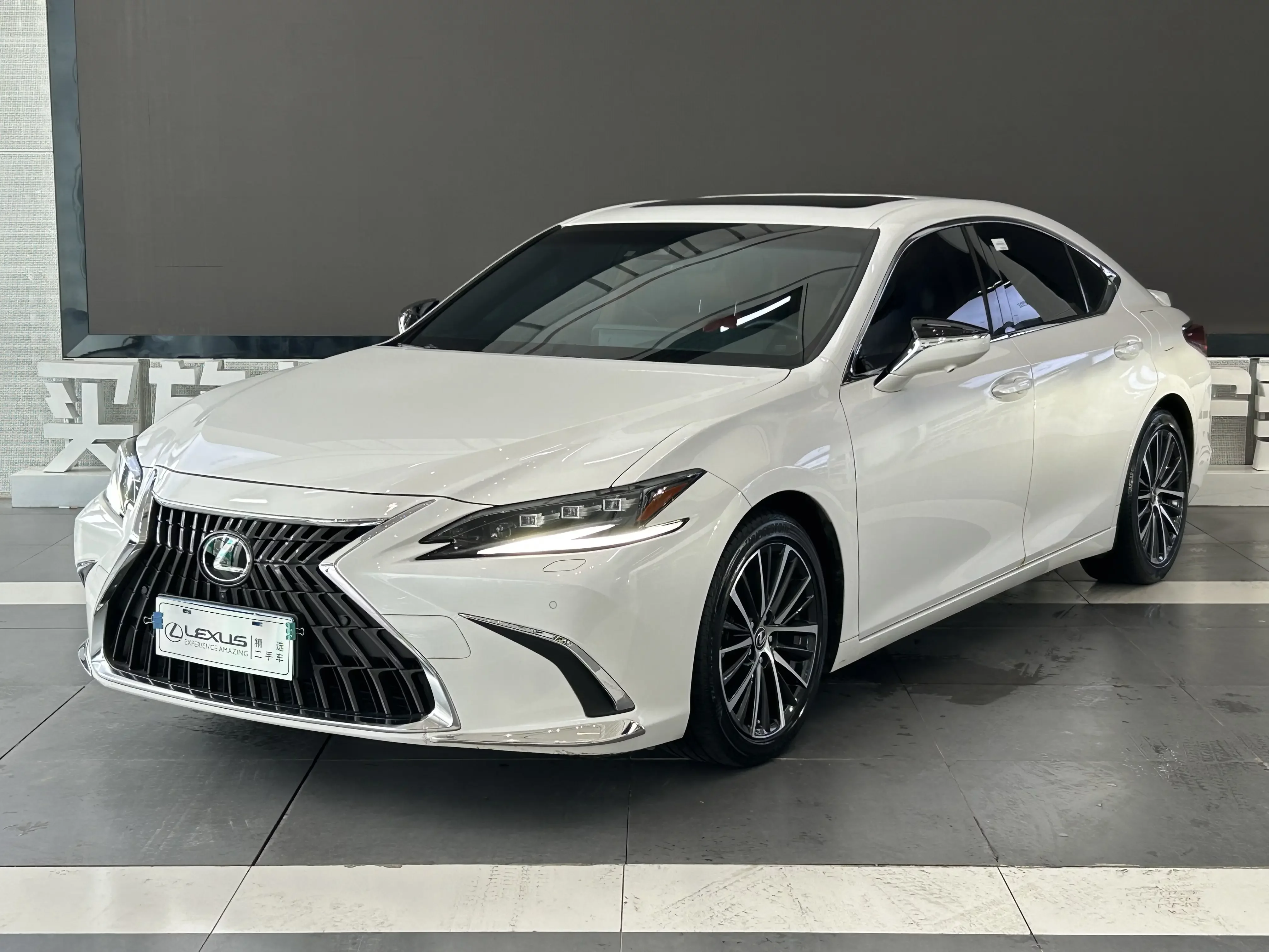 Lexus ES