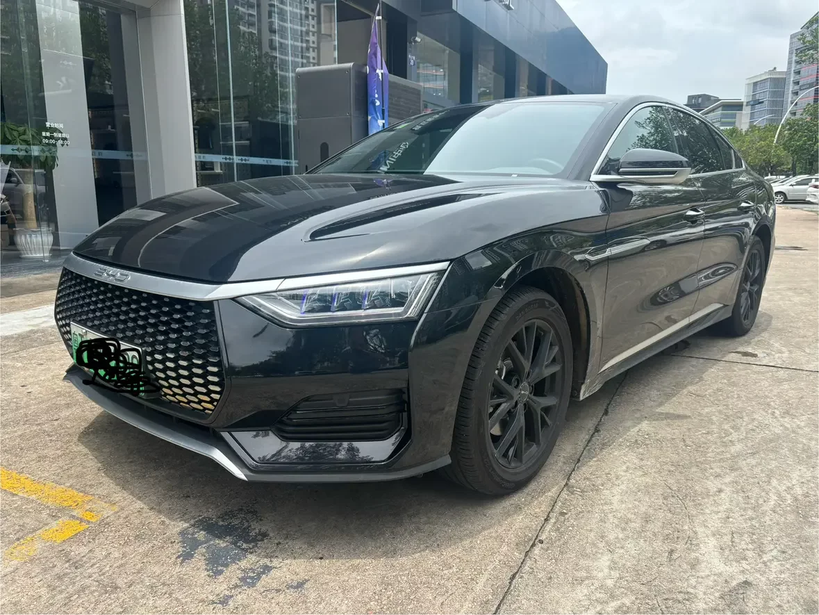 BYD e9