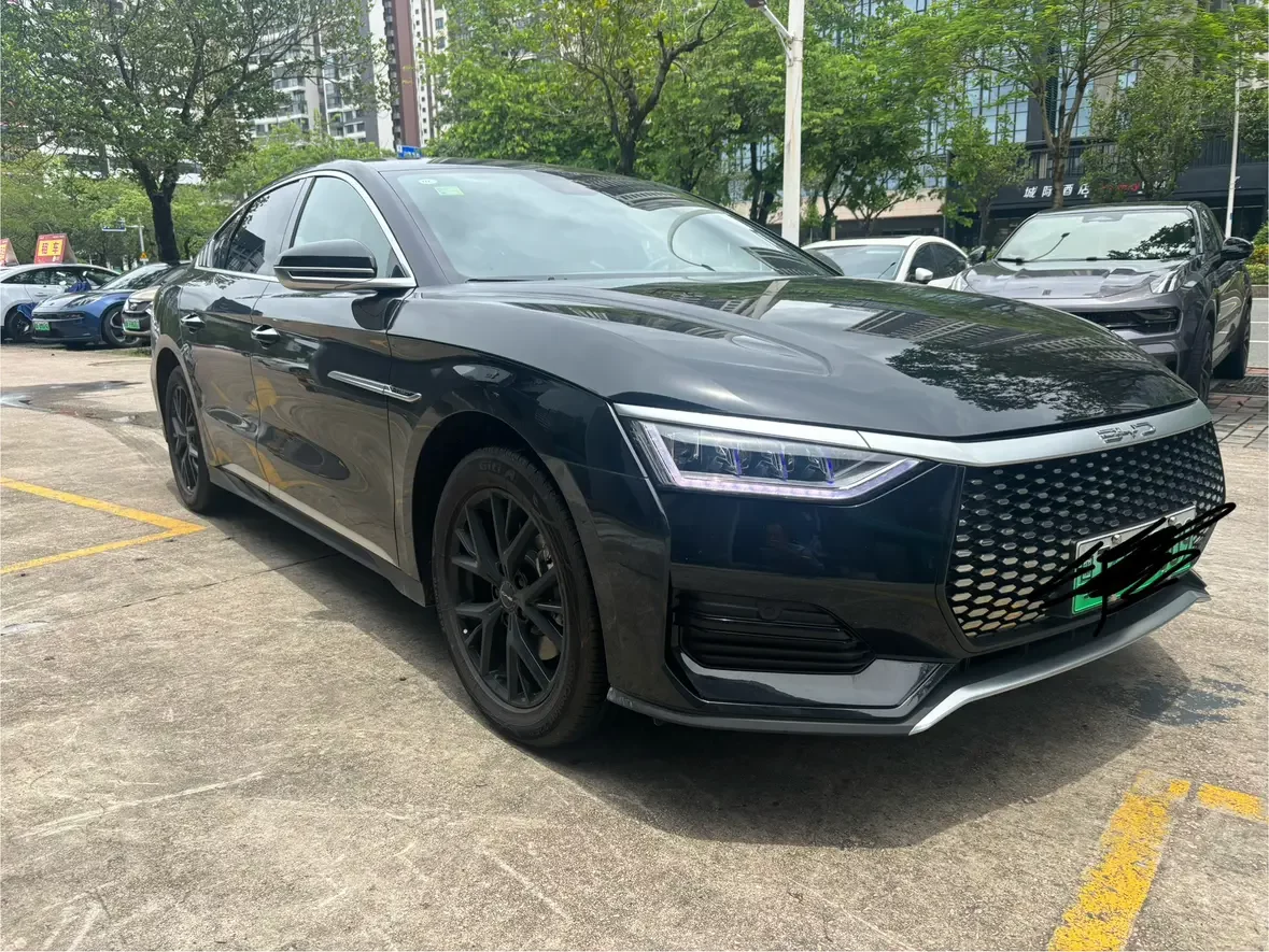 BYD e9