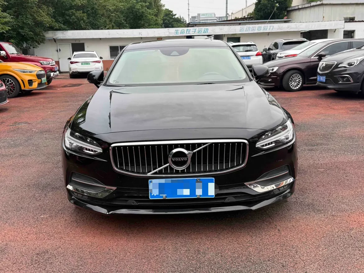 Volvo S90