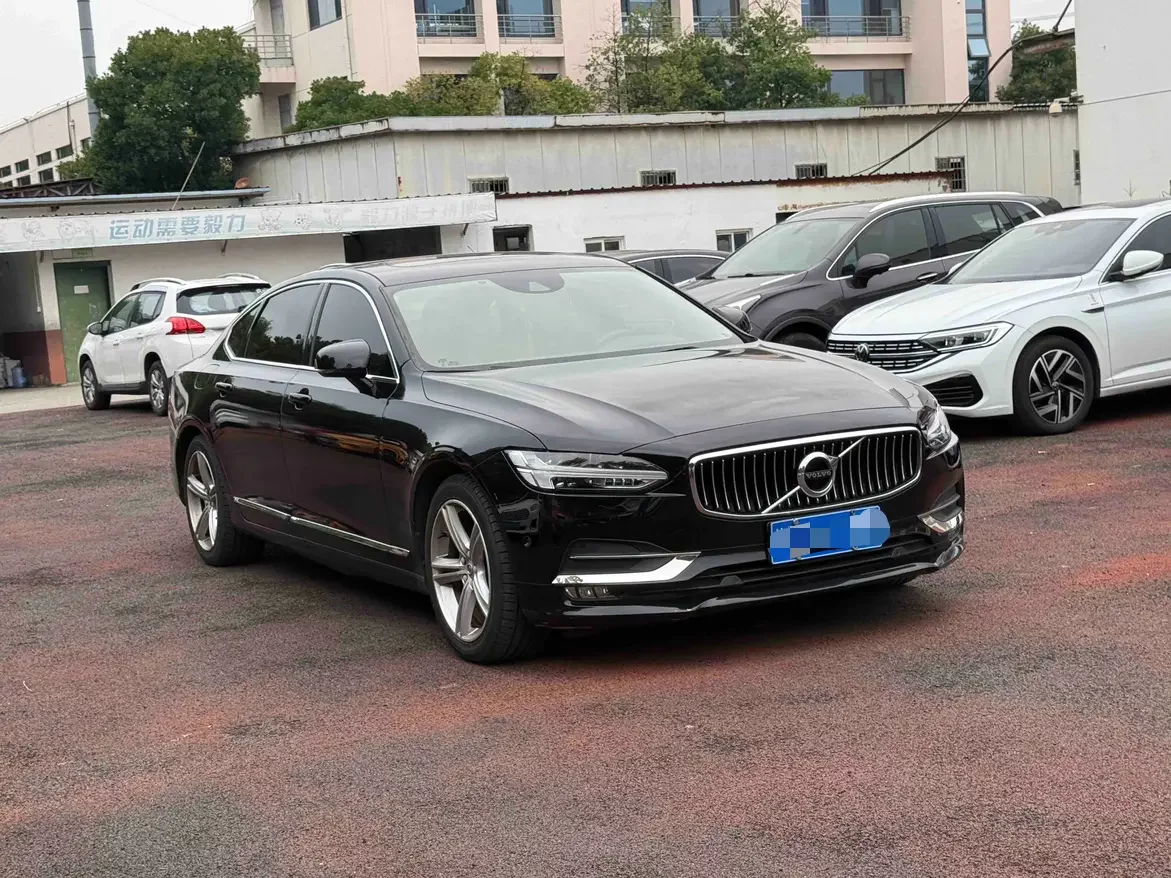 Volvo S90