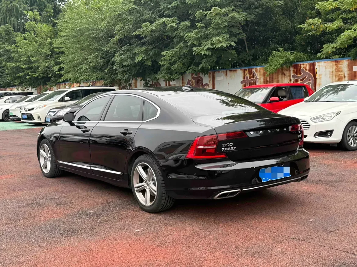 Volvo S90