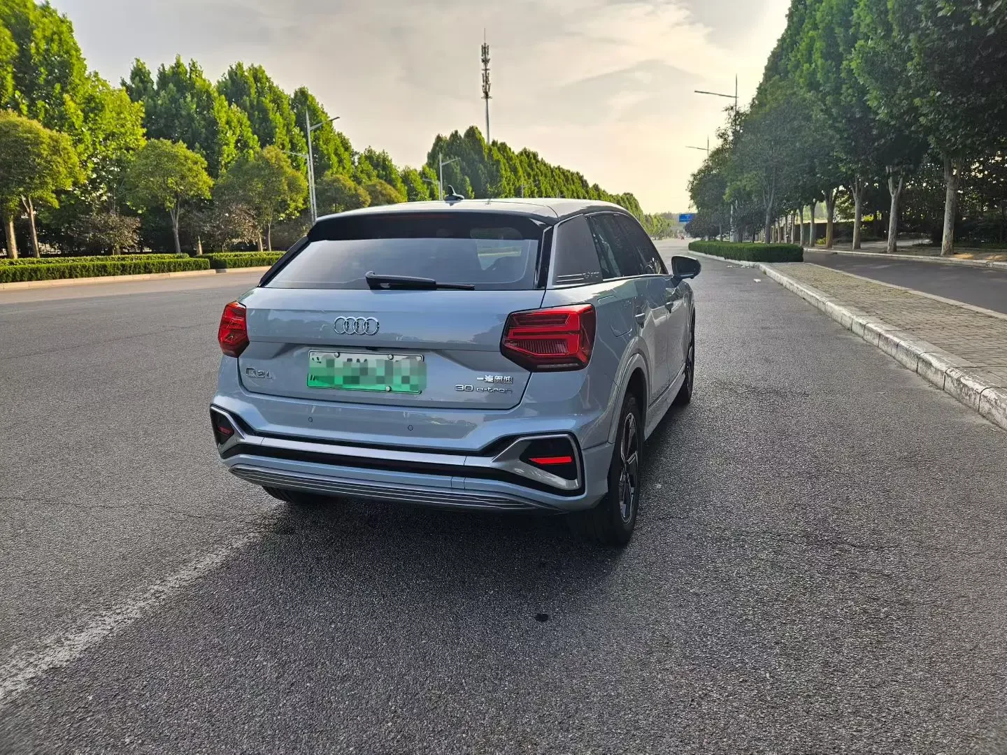 Audi Q2L e-tron