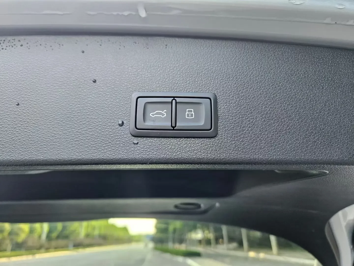 Audi Q2L e-tron