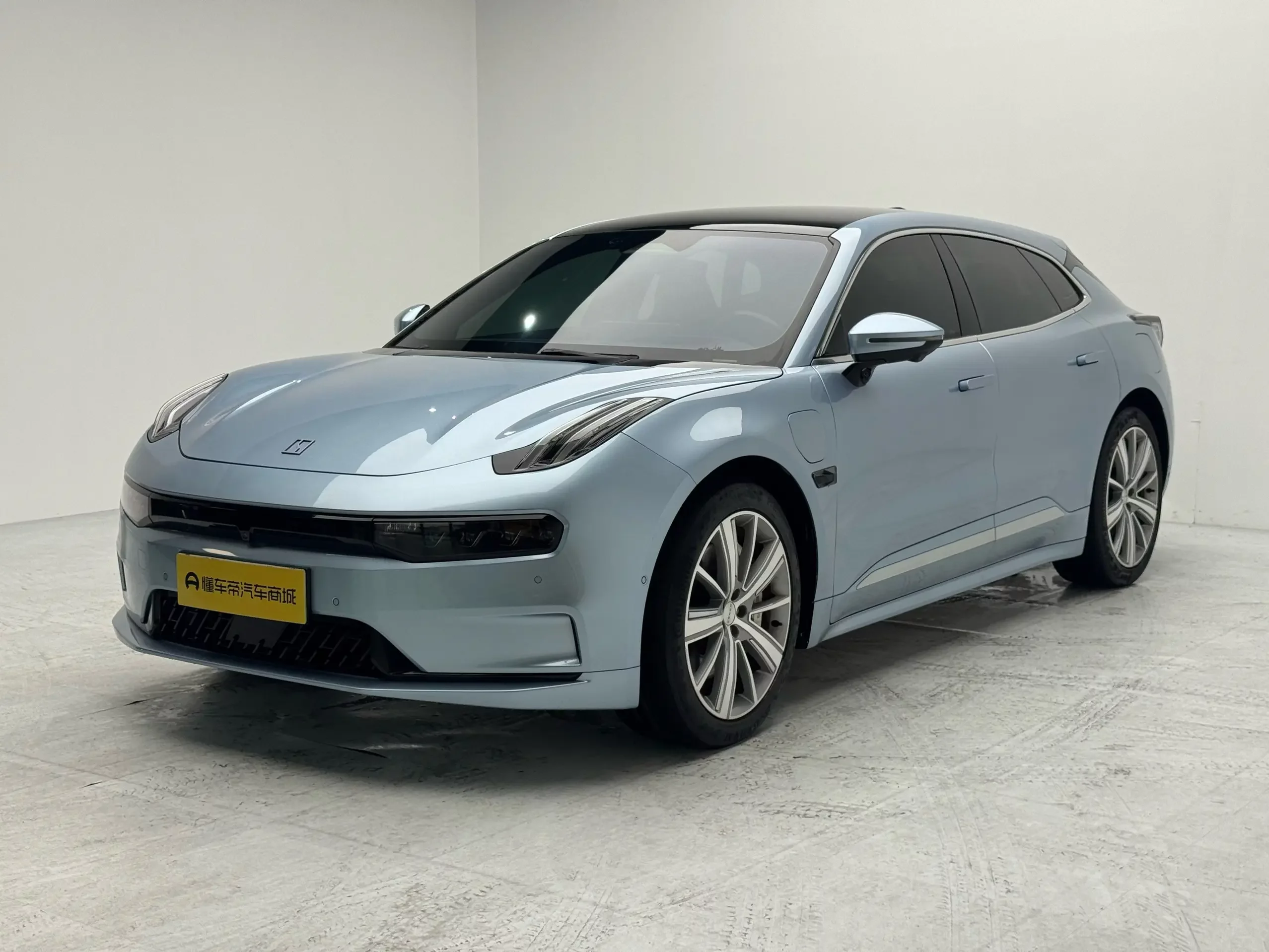 ZEEKR 001