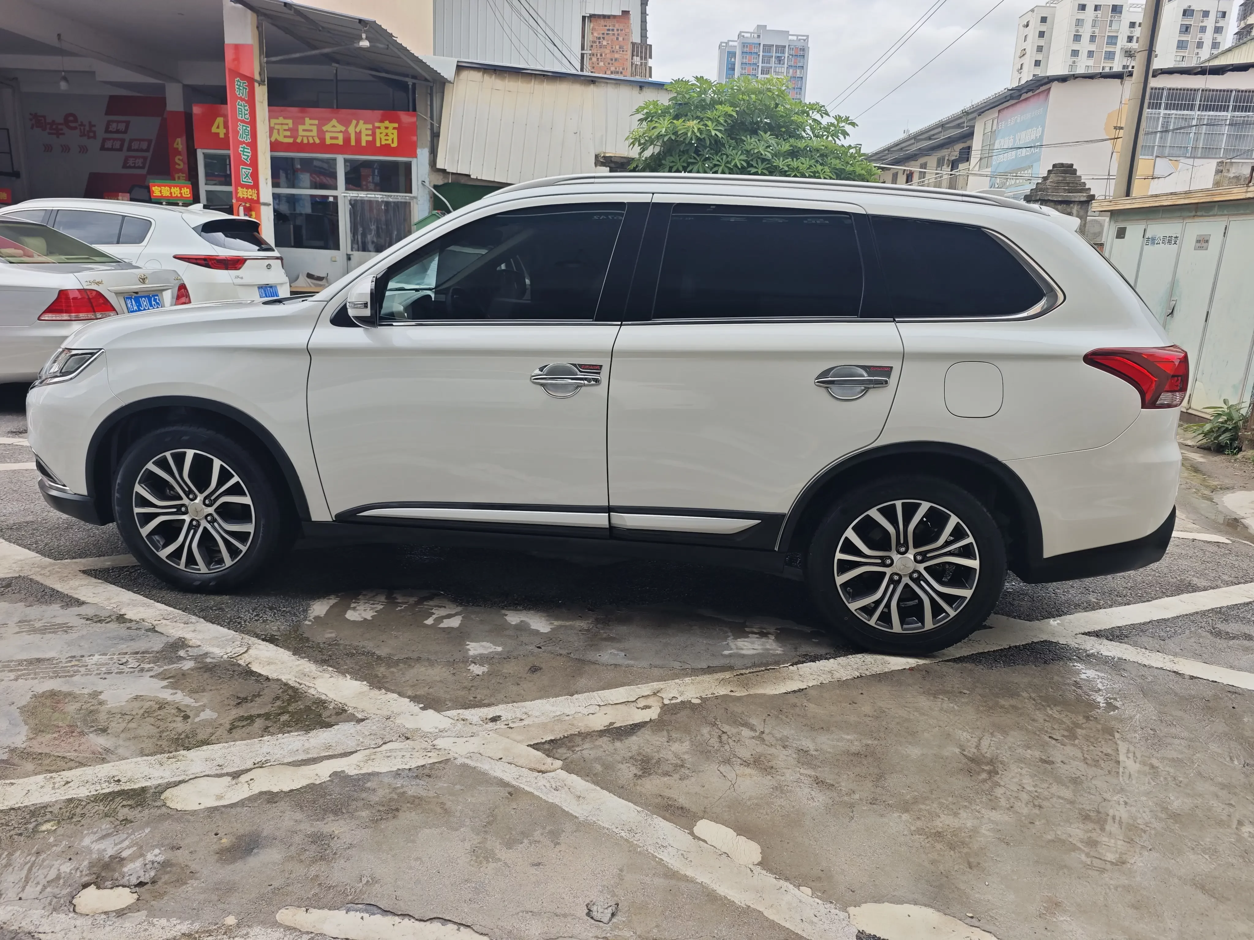 Mitsubishi Outlander