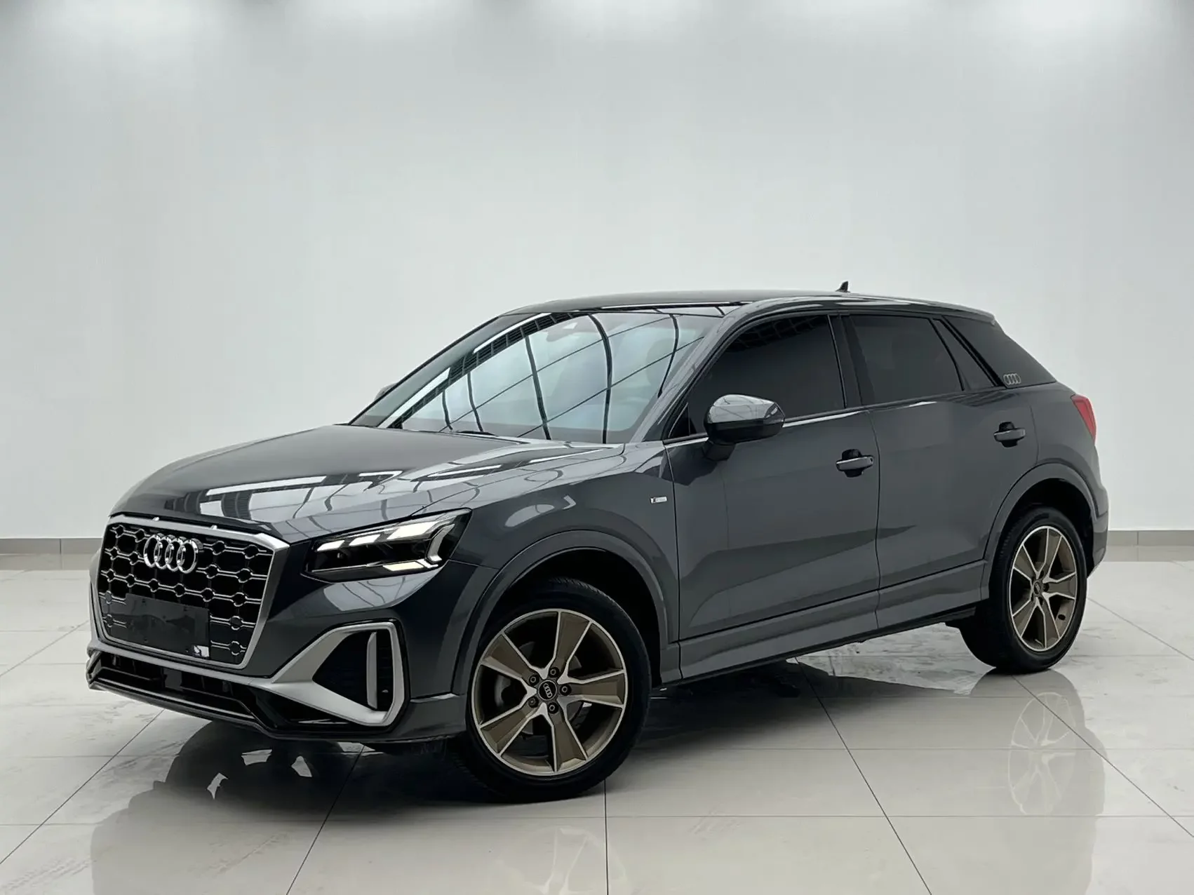 Audi Q2L
