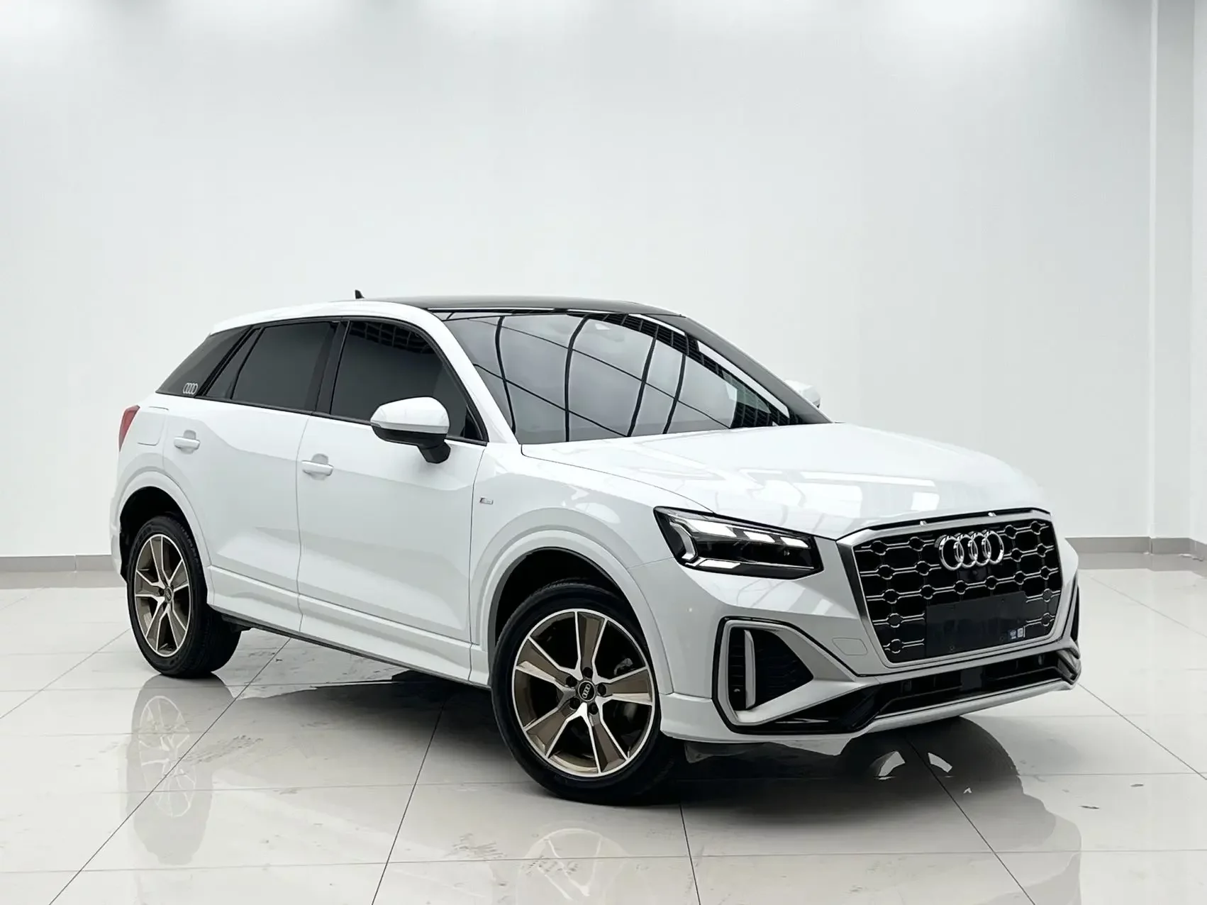 Audi Q2L