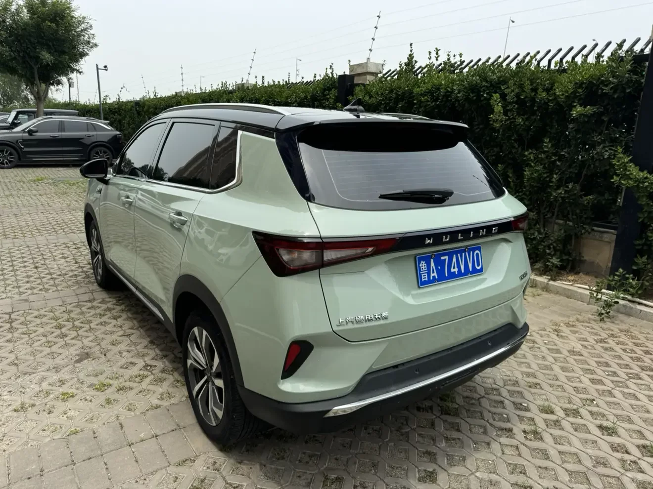 Wuling Asta