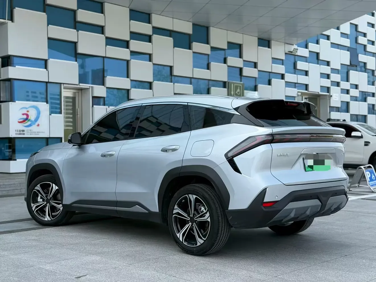 Geely Galaxy L7