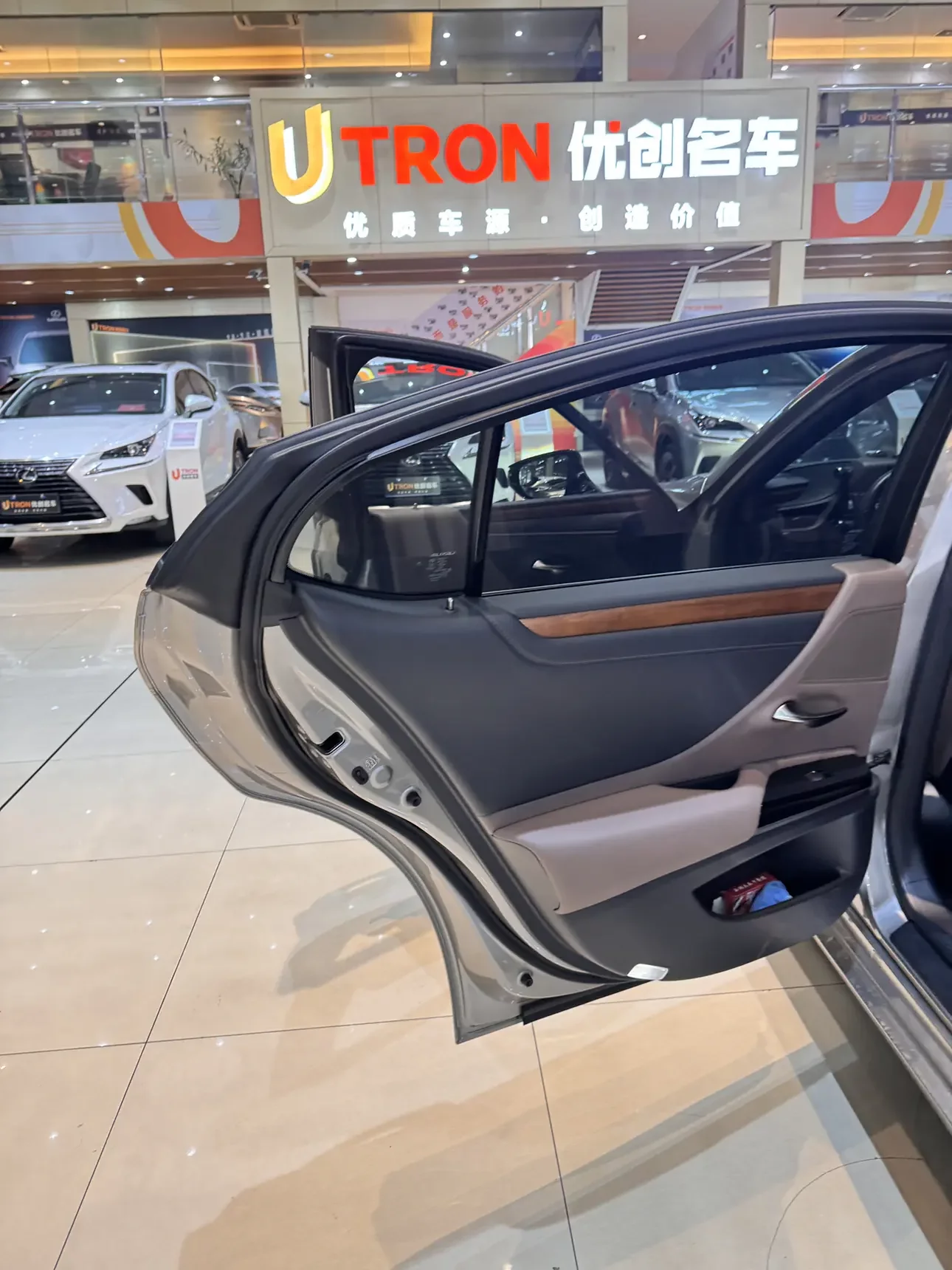 Lexus ES
