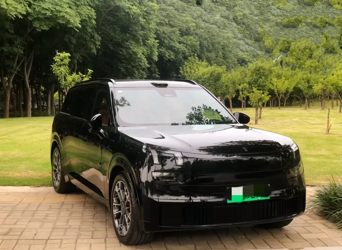 Lynk & Co 900