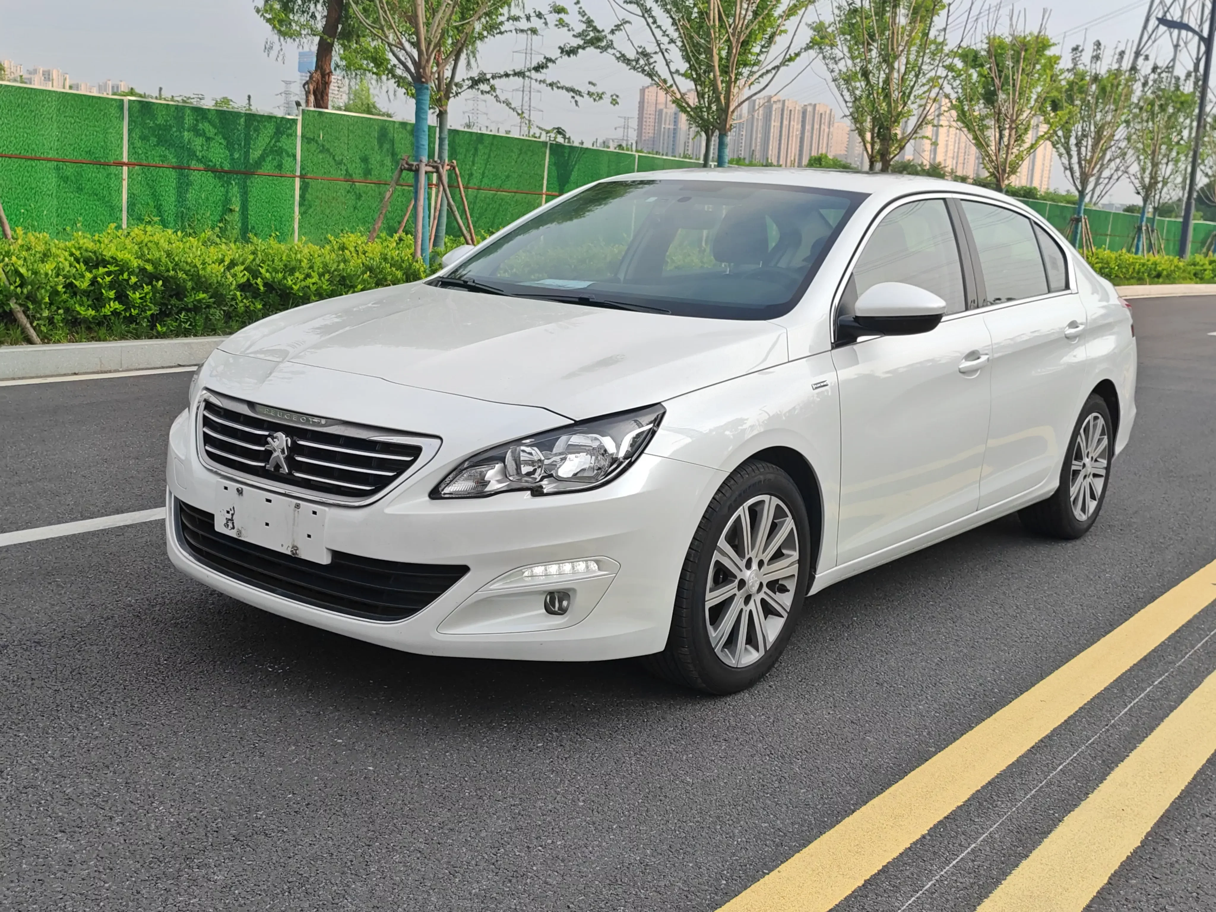 Peugeot 408