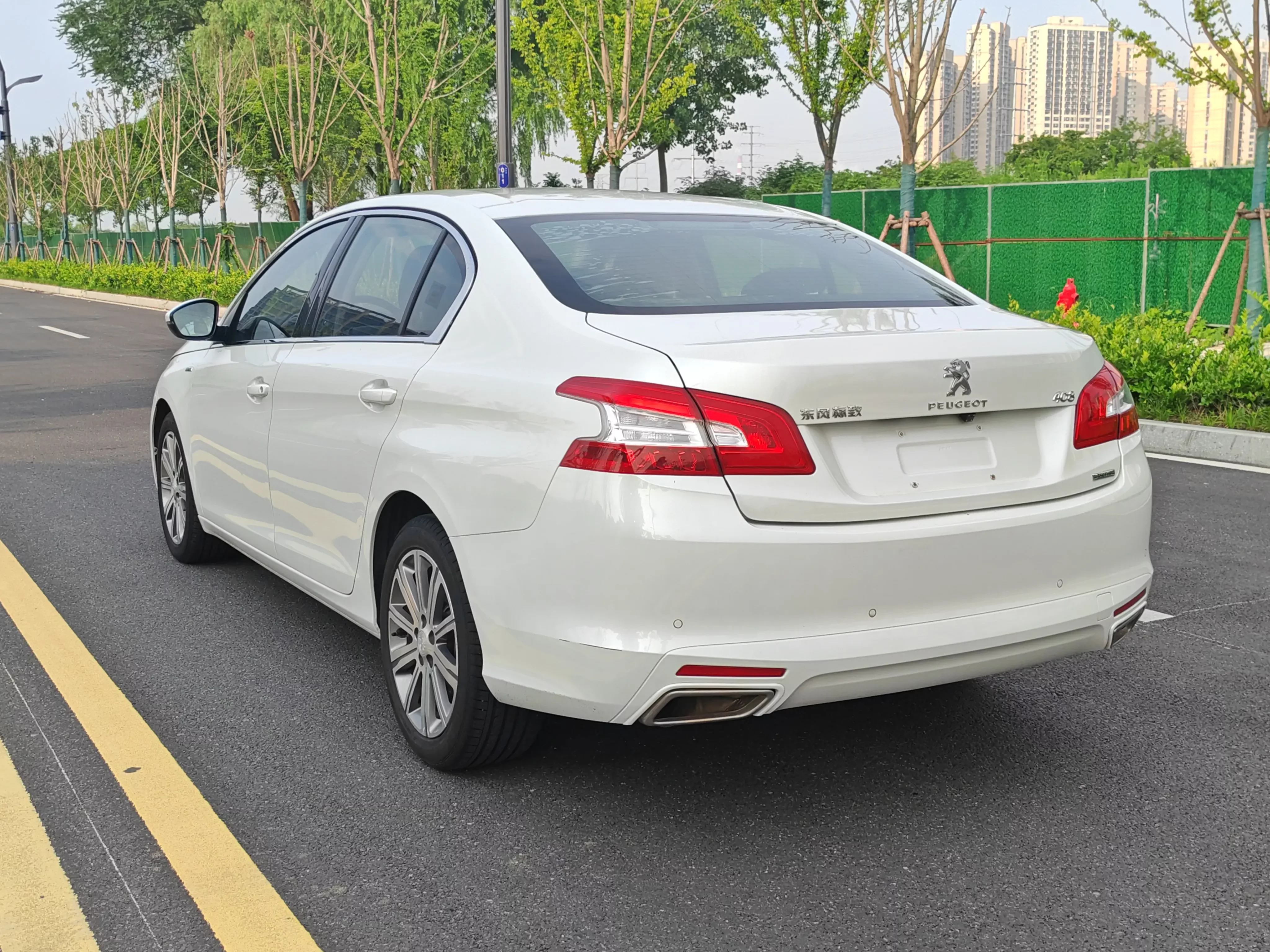 Peugeot 408