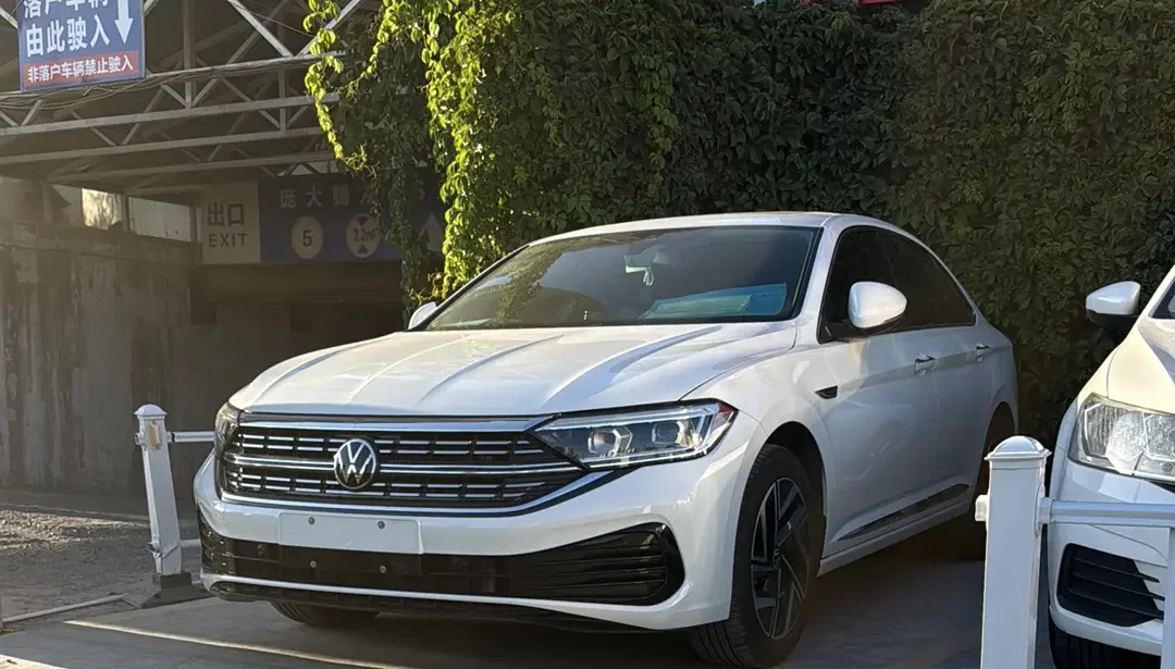 Volkswagen Sagitar