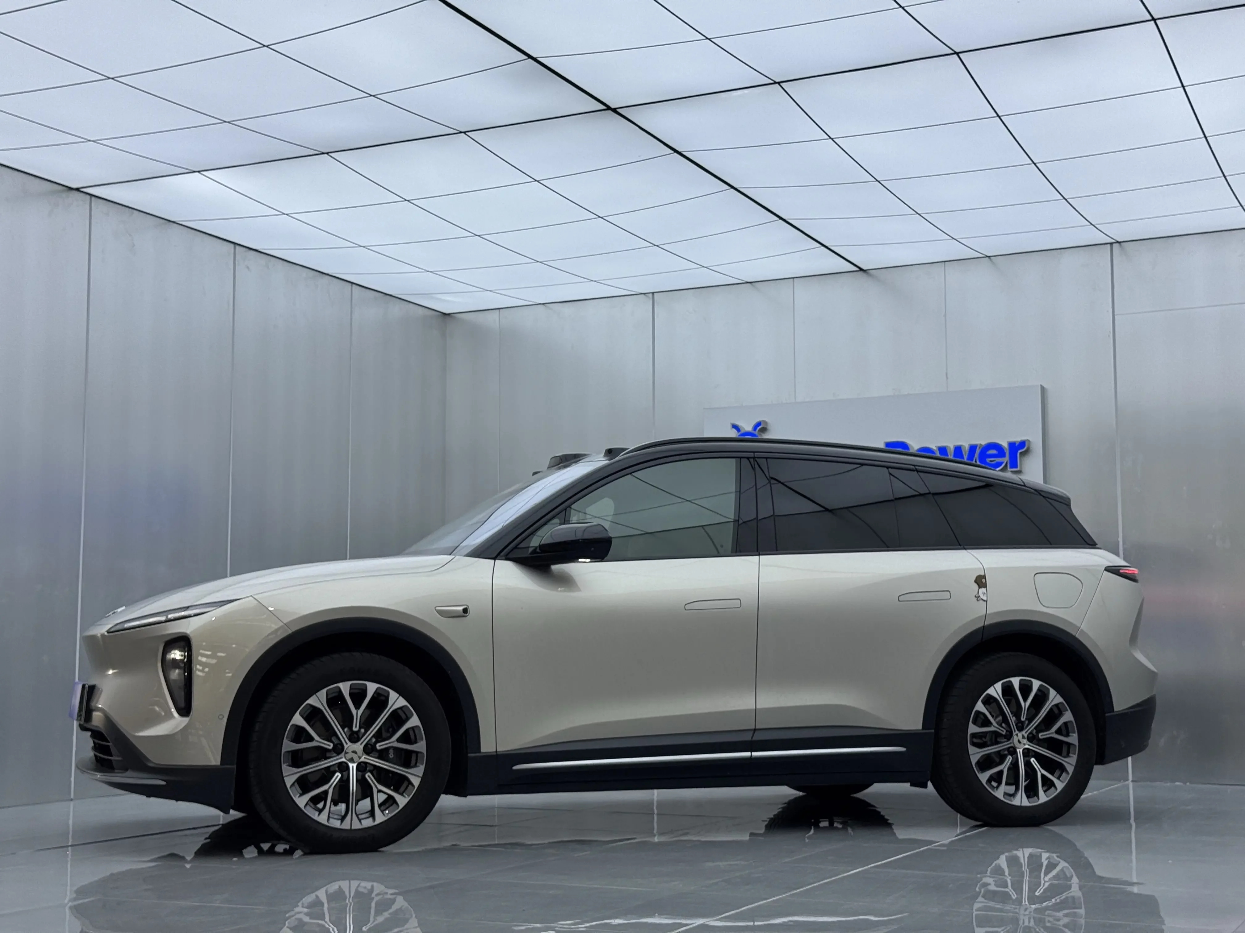 NIO ES6