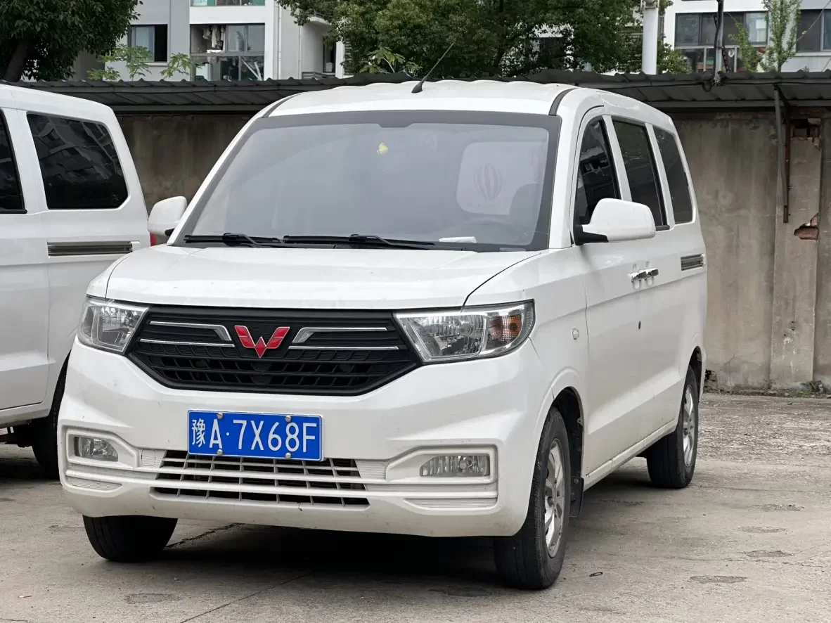 Wuling Hongguang V