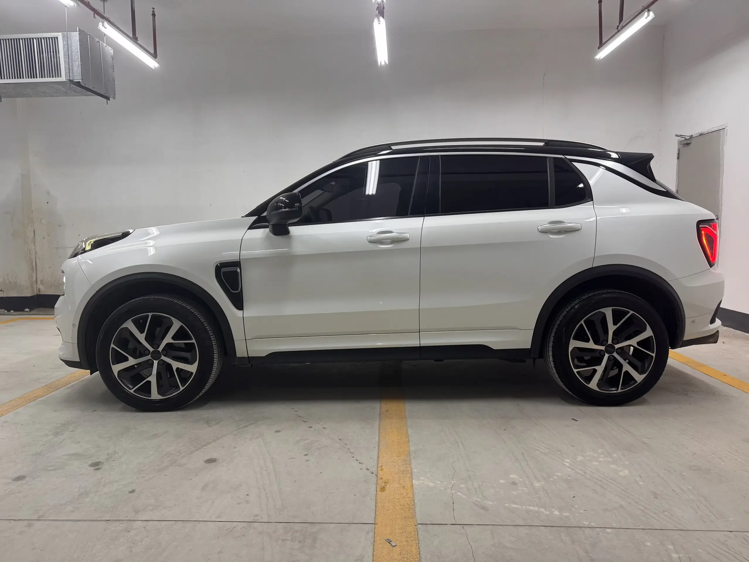 Lynk & Co 01