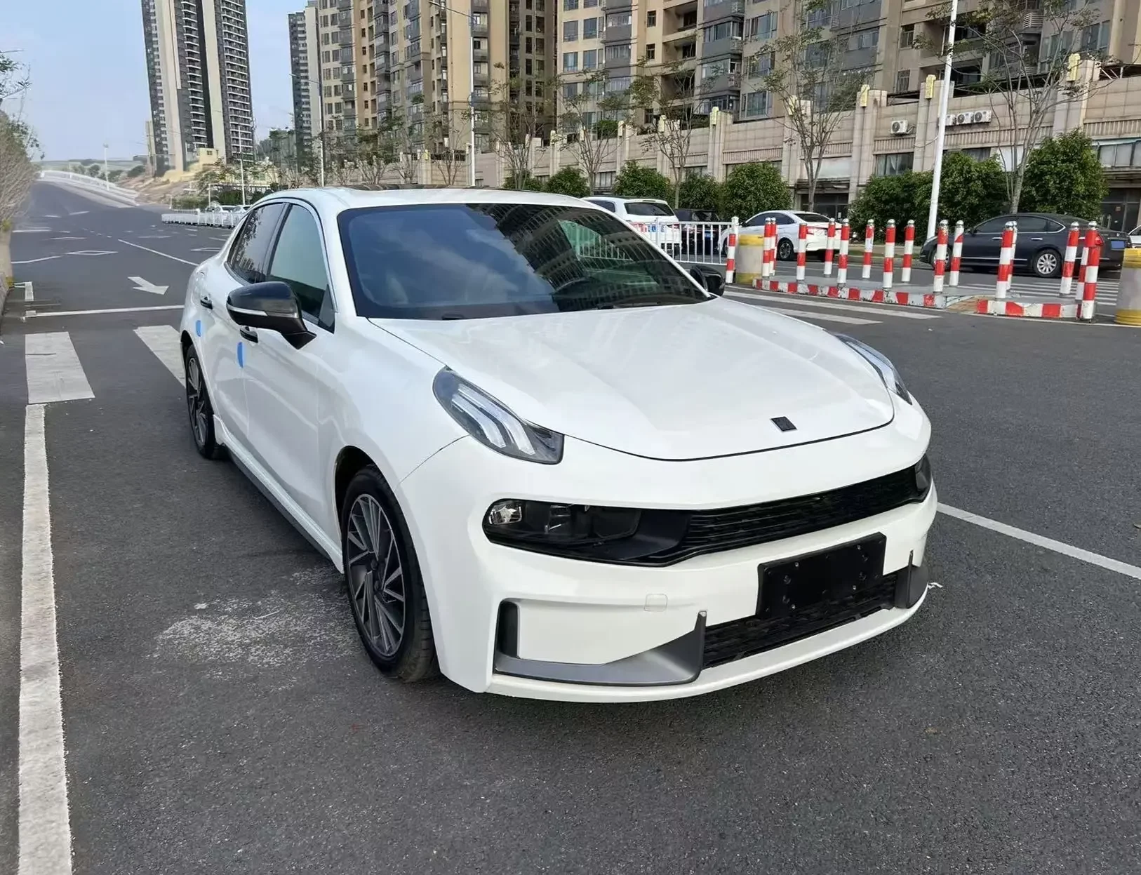 Lynk & Co 03