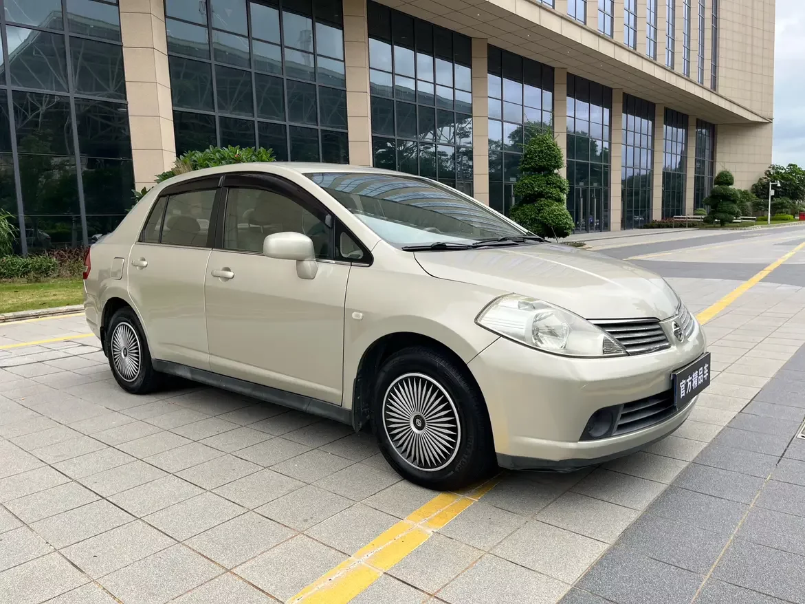 Nissan Tiida
