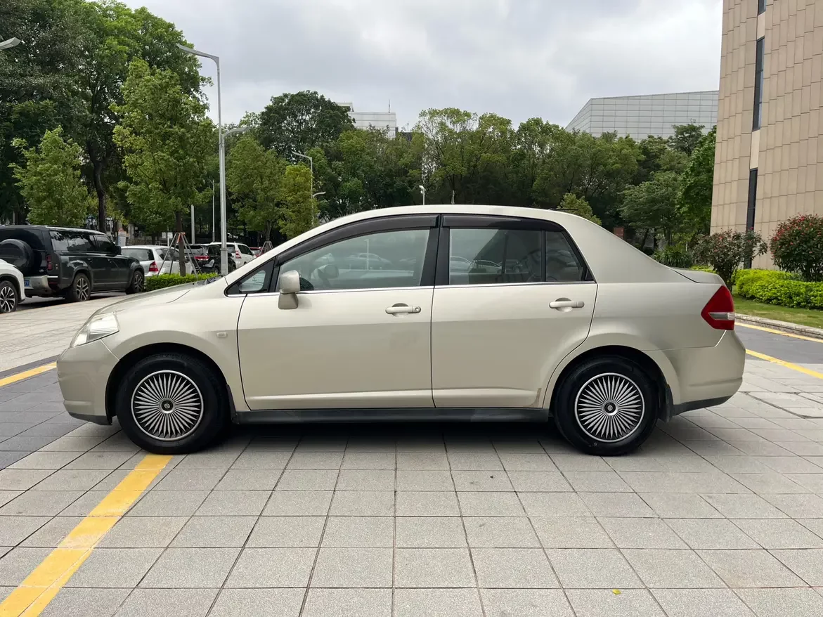 Nissan Tiida