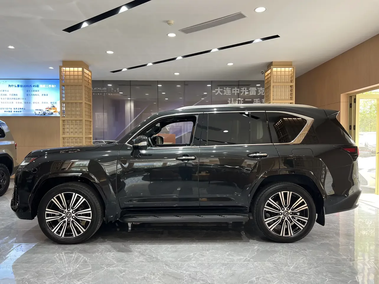 Lexus LX