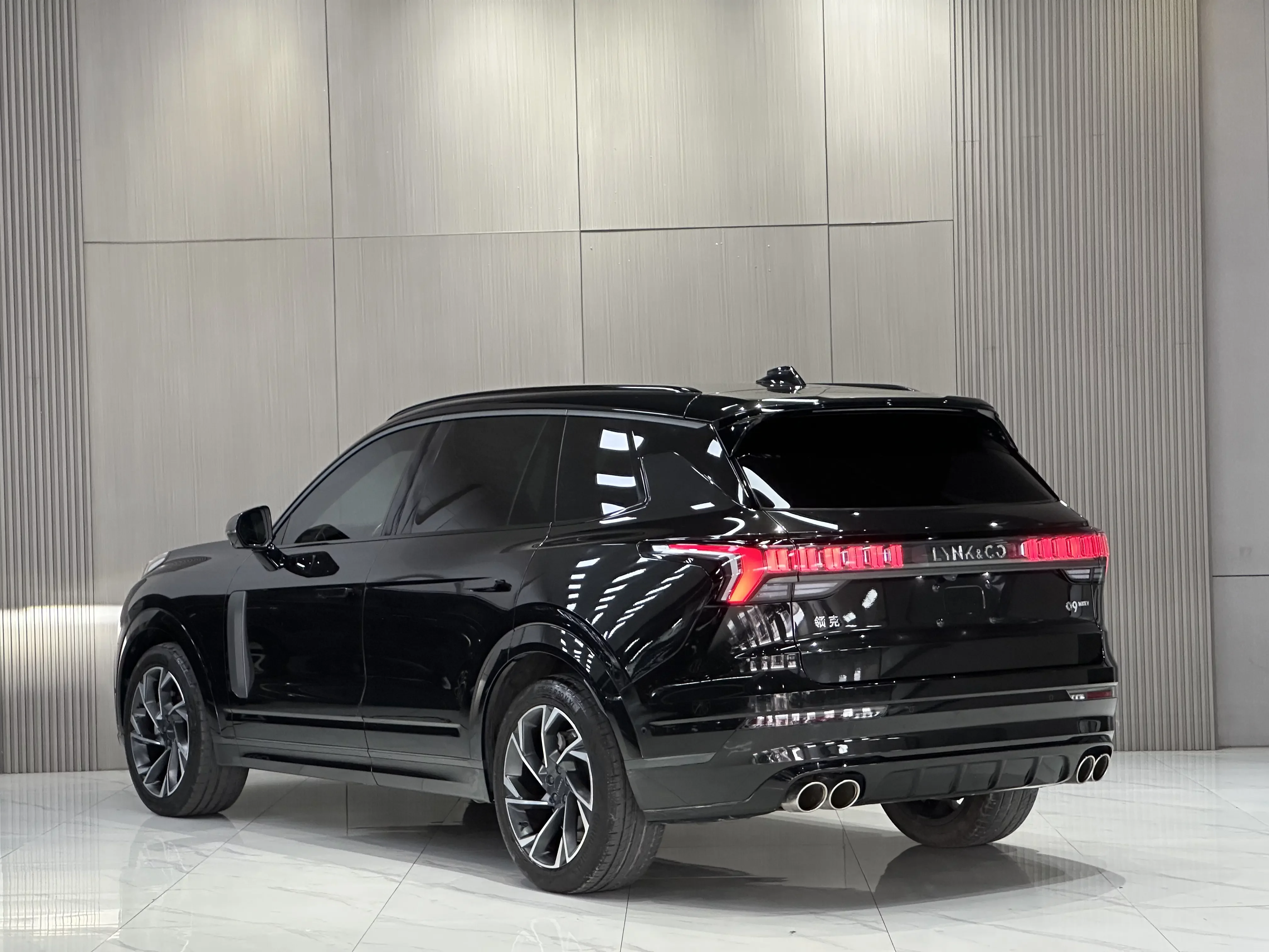 Lynk & Co 09