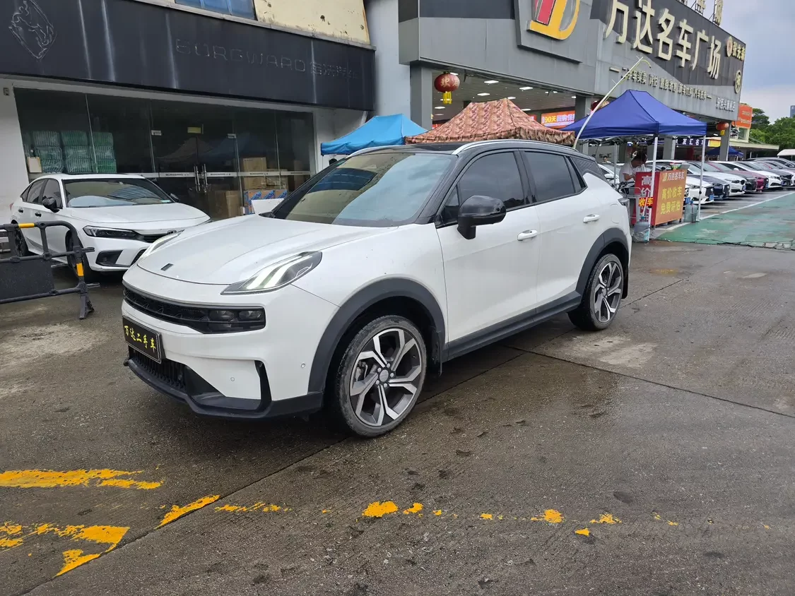 Lynk & Co 06
