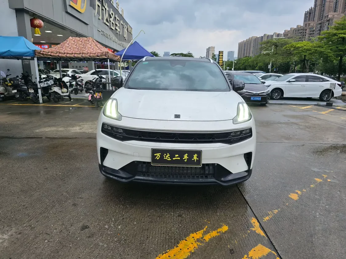 Lynk & Co 06