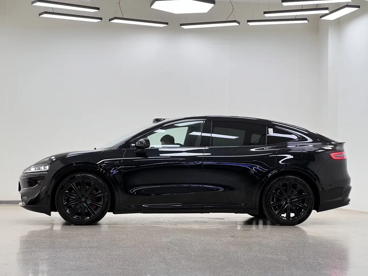 Luxeed Zhijie R7
