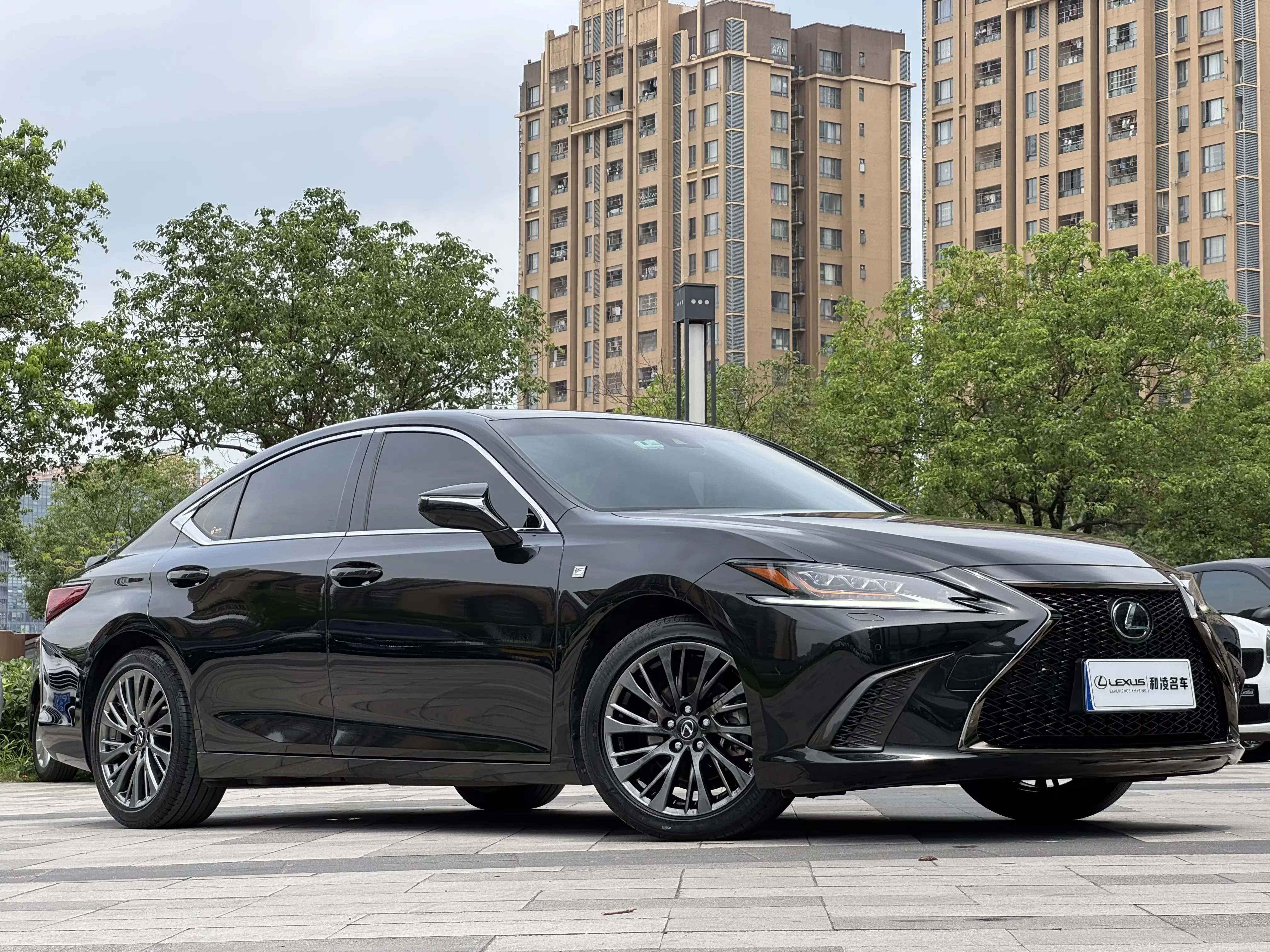 Lexus ES