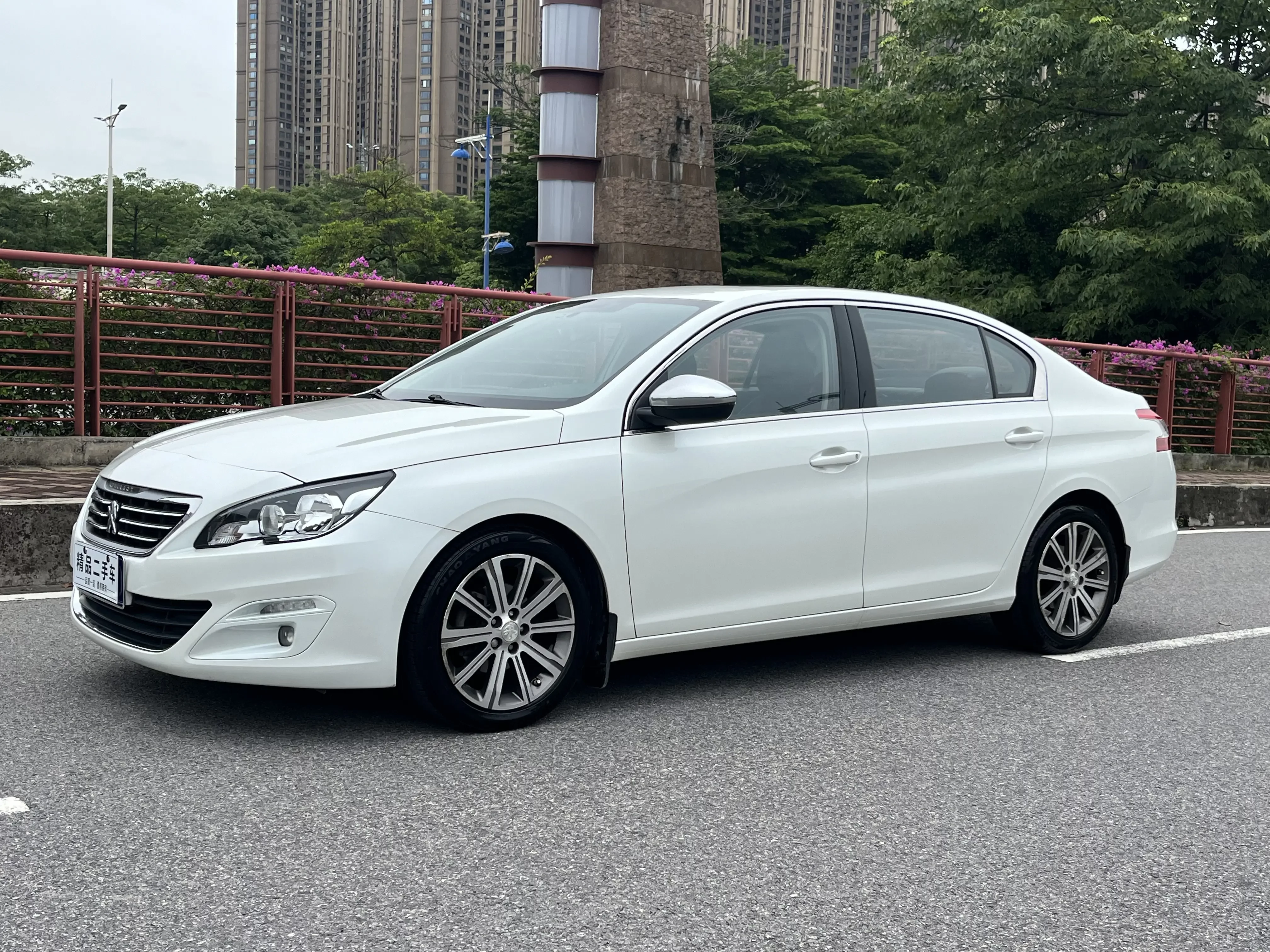Peugeot 408