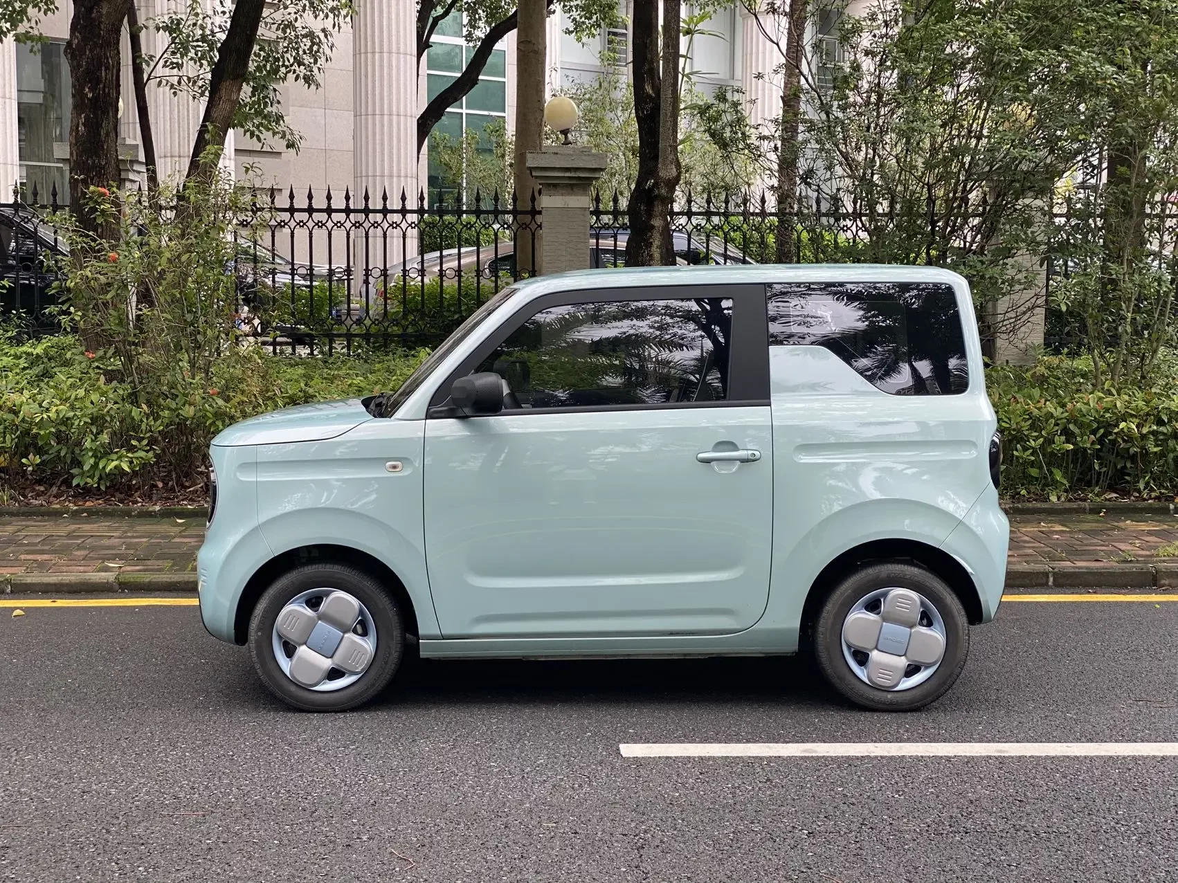 Geely panda