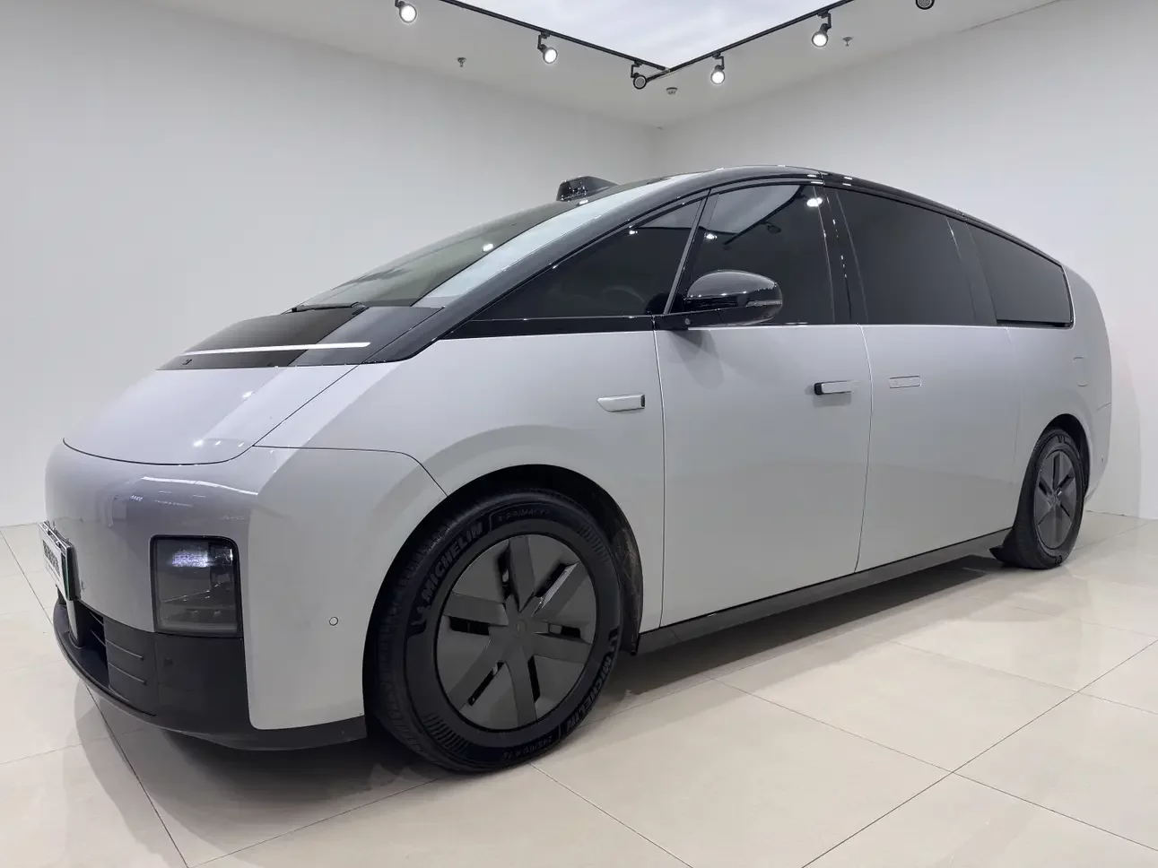 Lixiang MEGA