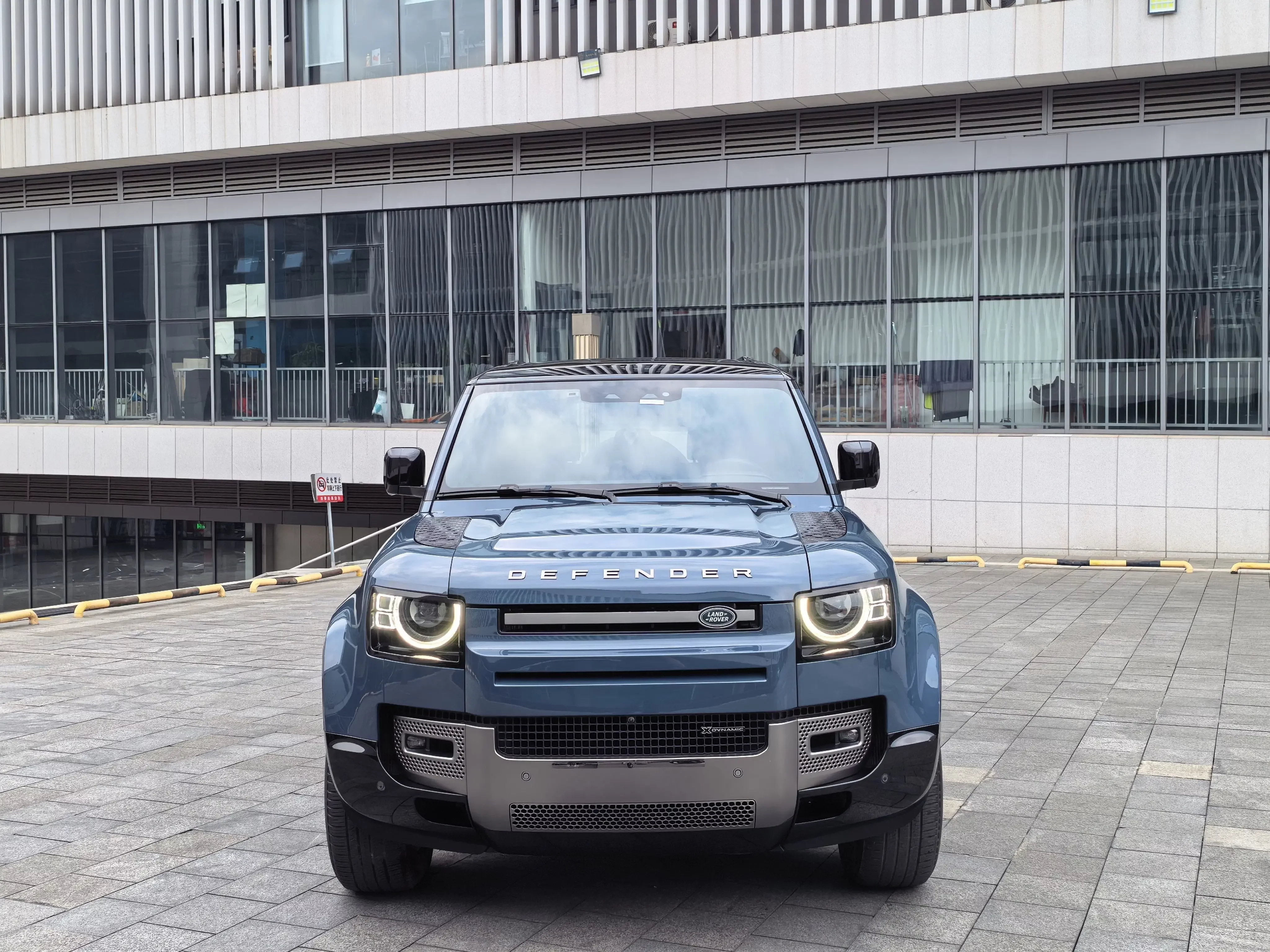 Land Rover guard