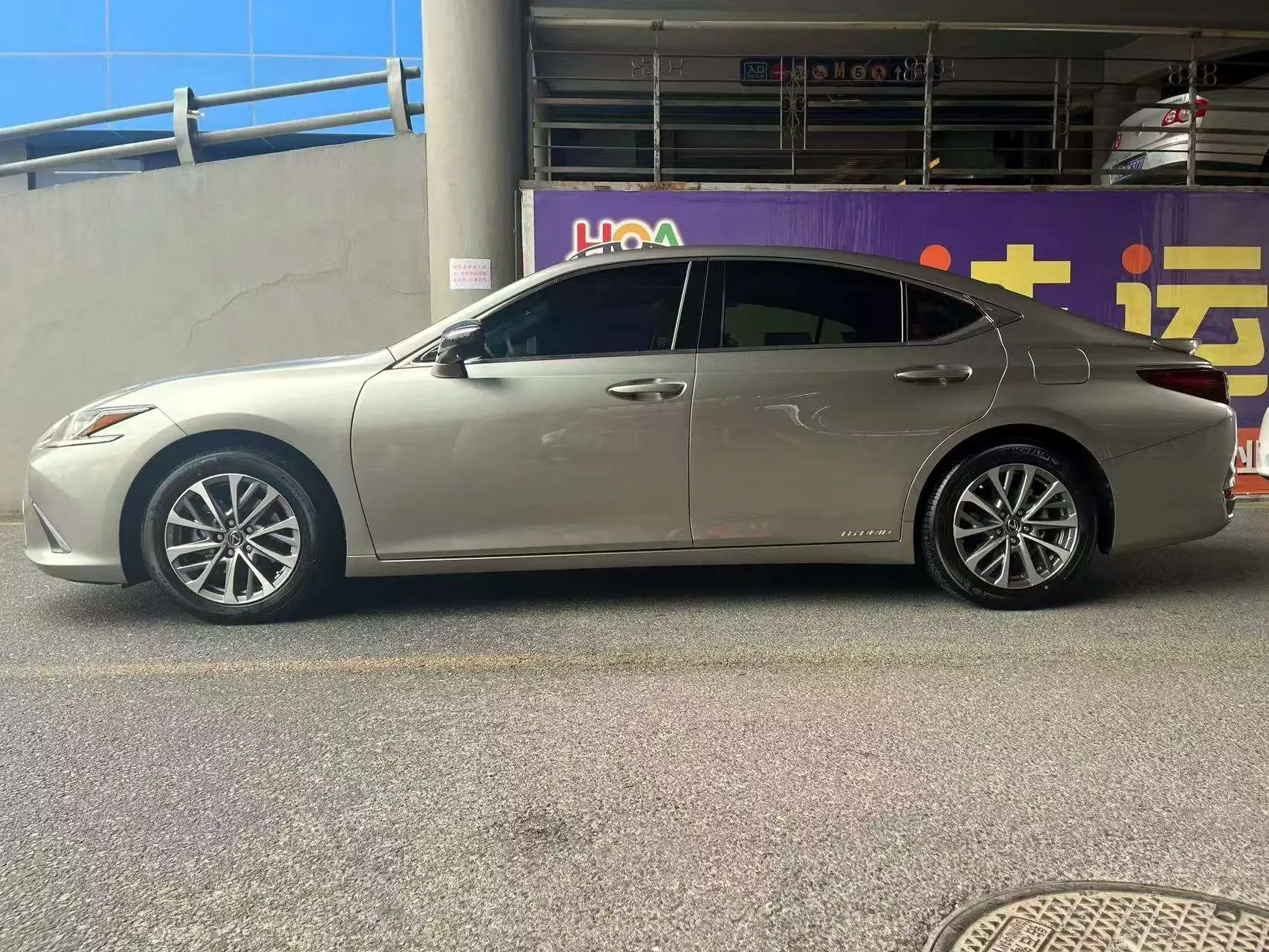 Lexus ES