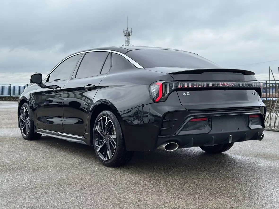 Lynk & Co 03