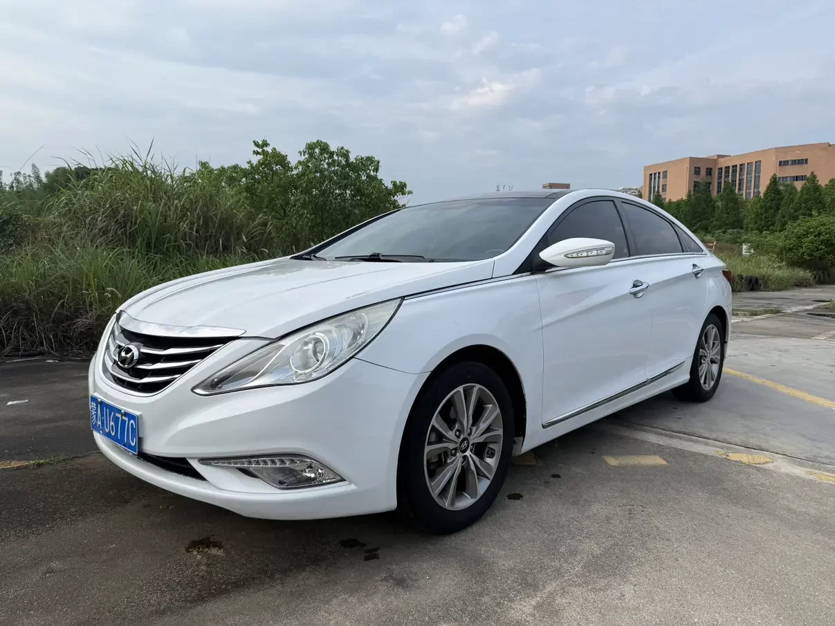 Hyundai sonata eight